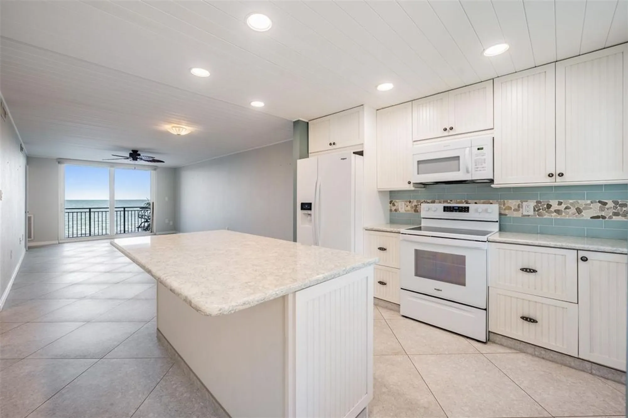 Property Slideshow image 9 of 60 | 9 haig pl 104, Dunedin, FL, 34698