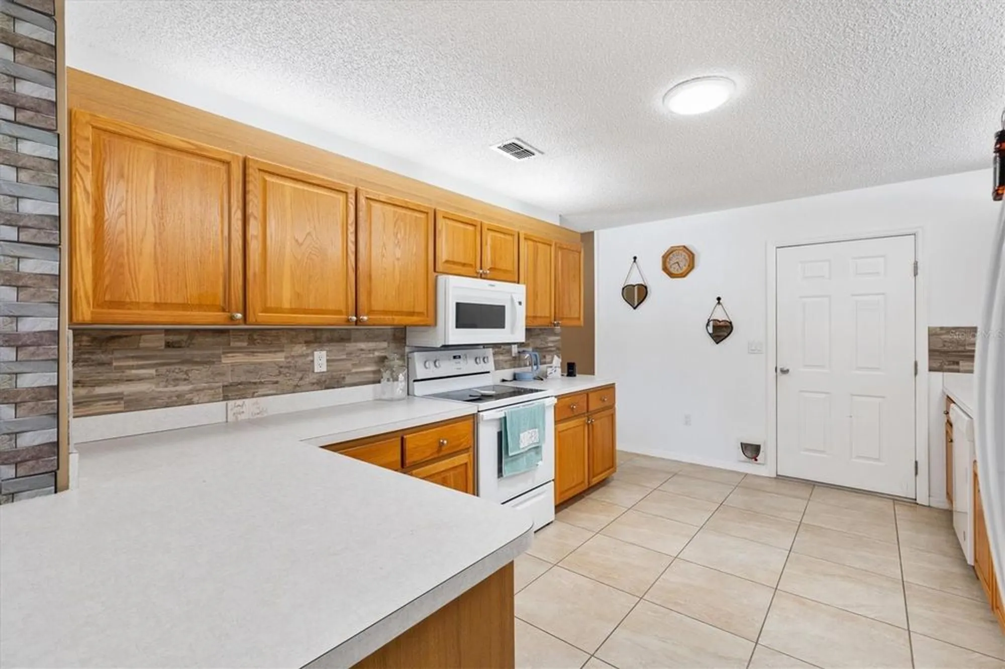 Property Slideshow image 13 of 43 | 9667 se 173rd ln, Summerfield, FL, 34491