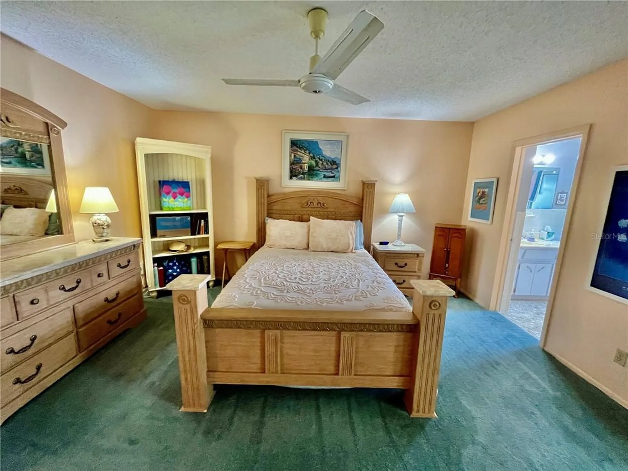 Property Slideshow image 13 of 41 | 2403 finlandia ln 57, Clearwater, FL, 33763