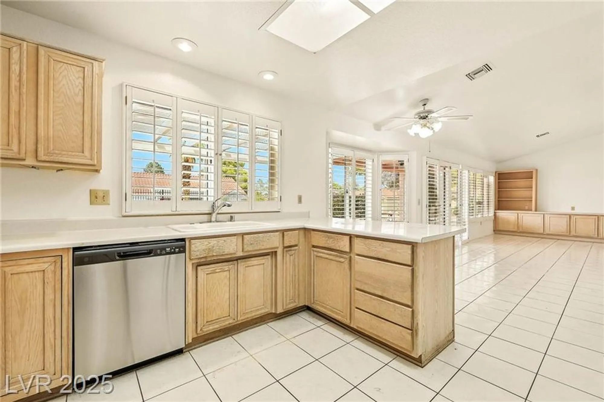 Property Slideshow image 19 of 35 | 8500 linderwood dr, Las Vegas, NV, 89134