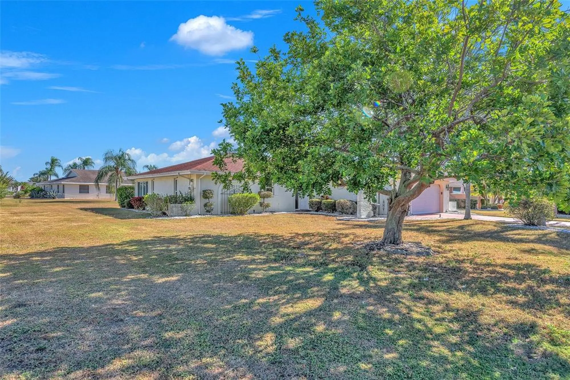 Property Slideshow image 4 of 30 | 1722 coco palm cir, Sun City Center, FL, 33573