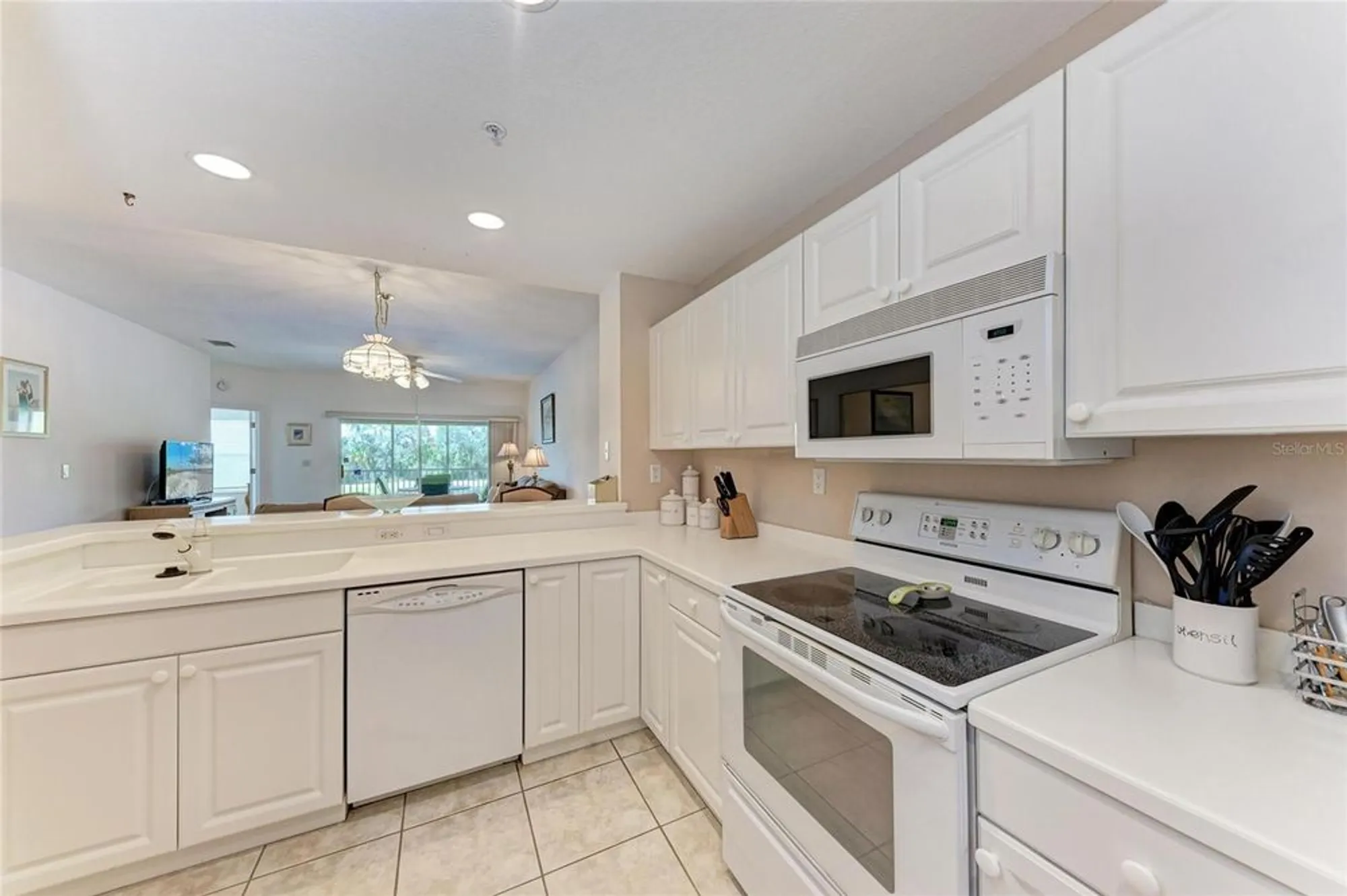 Property Slideshow image 13 of 41 | 6326 grand oak cir 203, Bradenton, FL, 34203