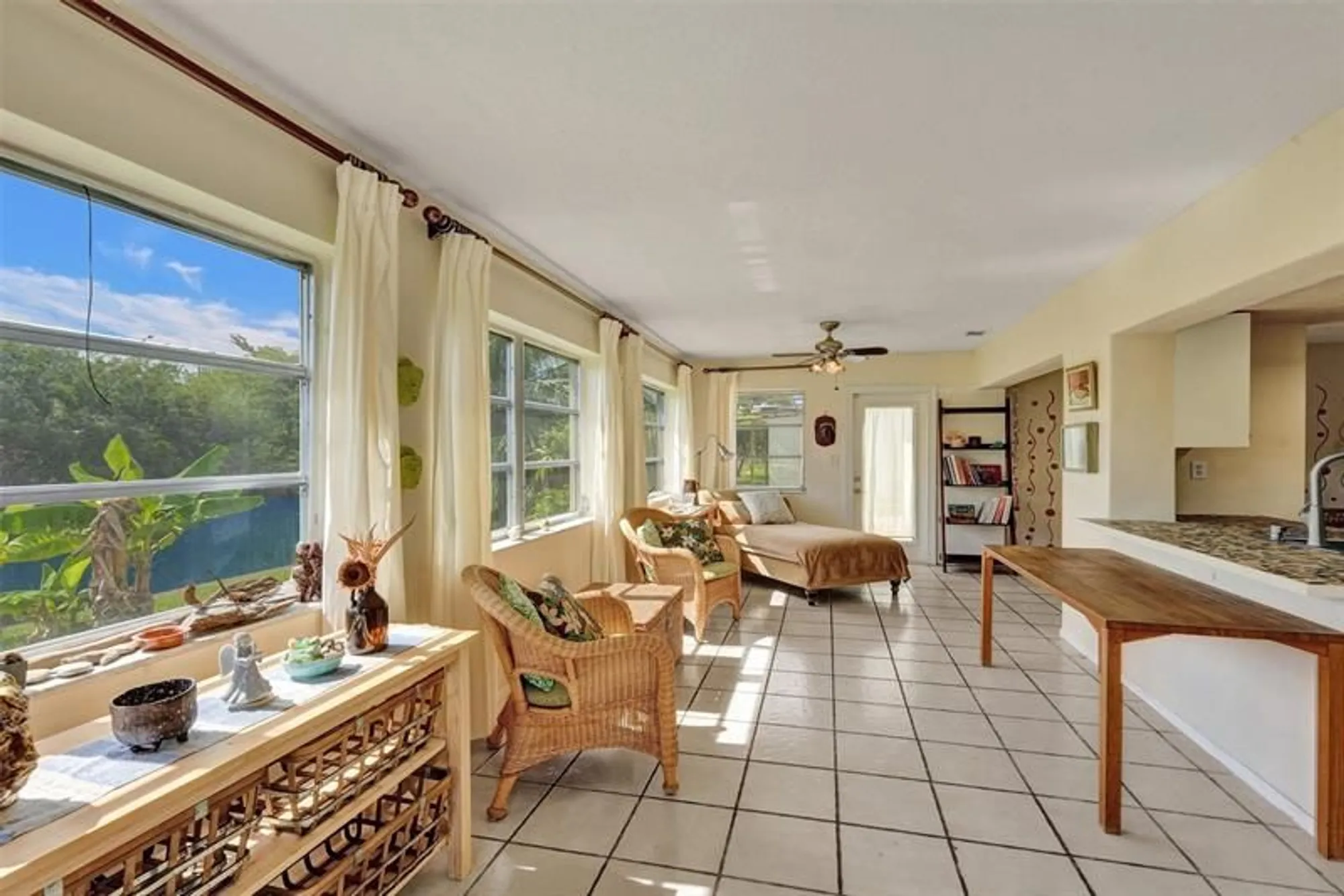 Property Slideshow image 26 of 46 | 4712 nw 41st ave, Lauderdale Lakes, FL, 33319