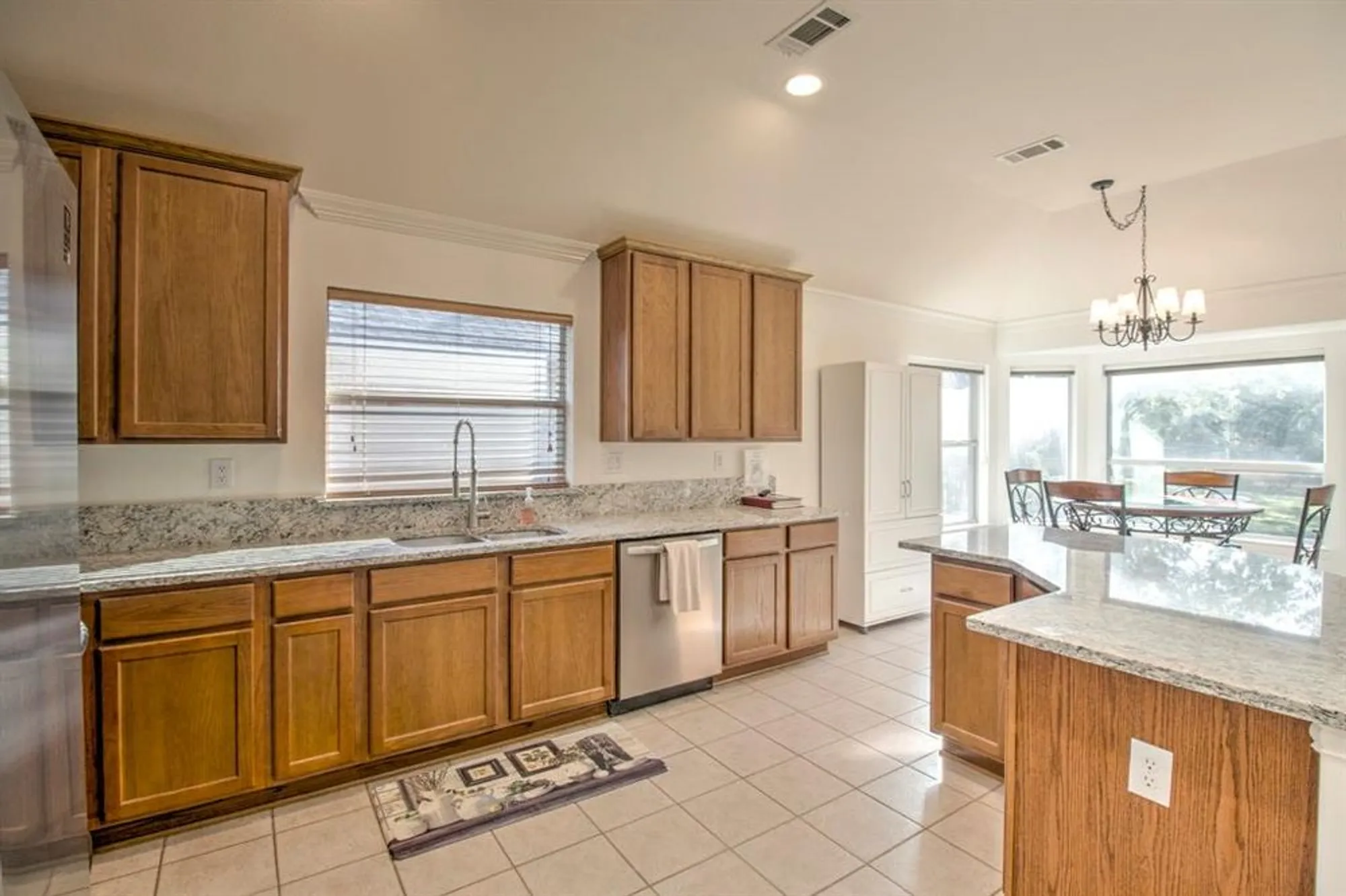 Property Slideshow image 14 of 35 | 9605 orangewood trl, Denton, TX, 76207