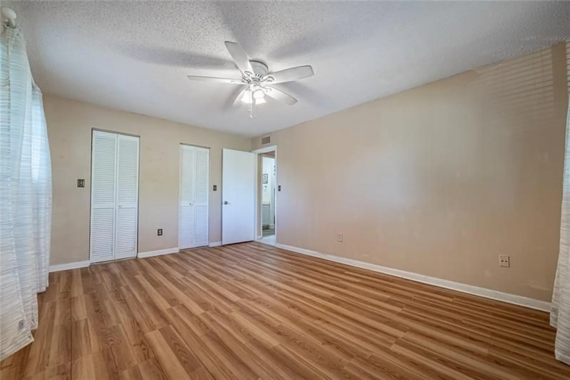 Property Slideshow image 12 of 29 | 9998 n belfort cir # 9998, Tamarac, FL, 33321