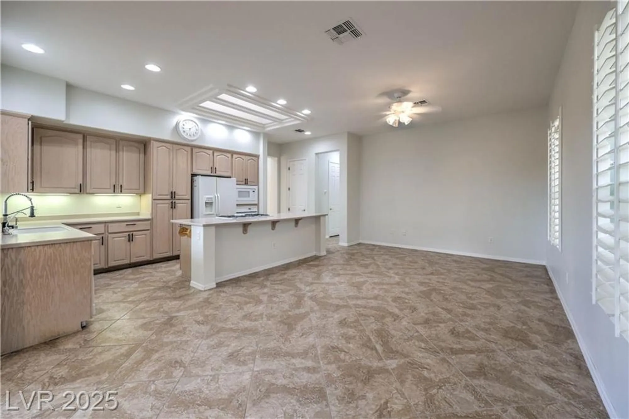 Property Slideshow image 10 of 35 | 2563 collinsville dr, Henderson, NV, 89052