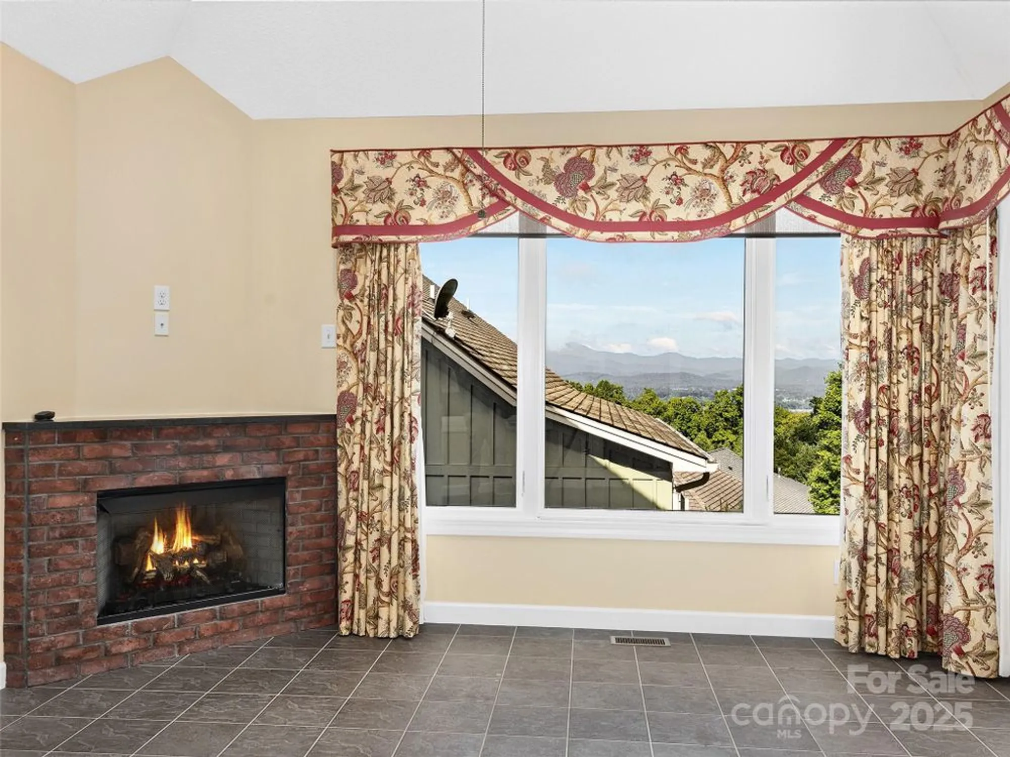 Property Slideshow image 10 of 35 | 54 deep valley ln, Hendersonville, NC, 28791