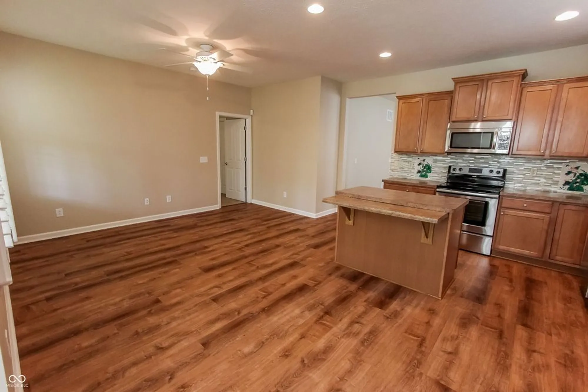 Property Slideshow image 27 of 52 | 15935 lambrusco way, Fishers, IN, 46037