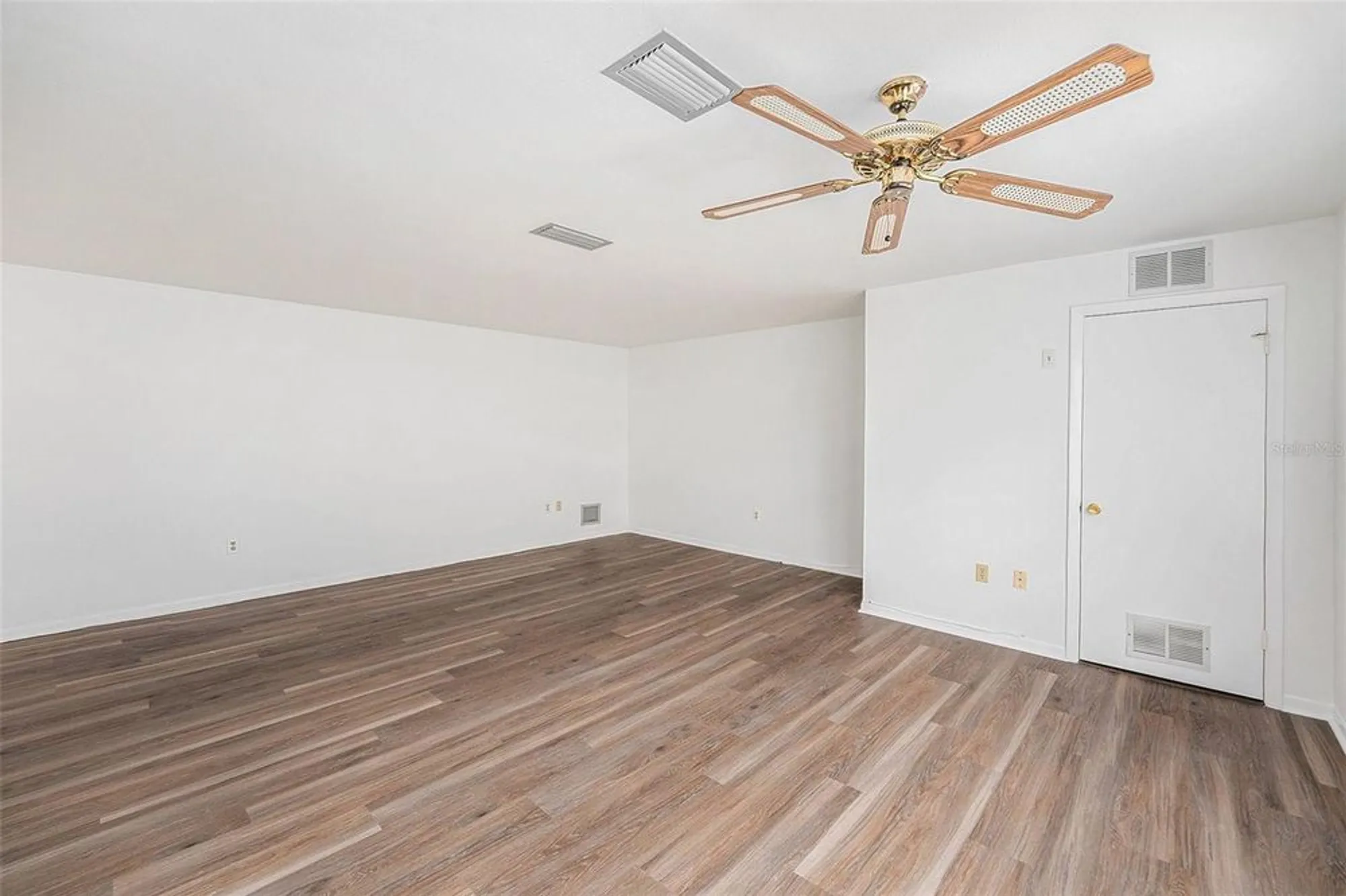 Property Slideshow image 15 of 37 | 5623 80th st n unit 211, St Petersburg, FL, 33709