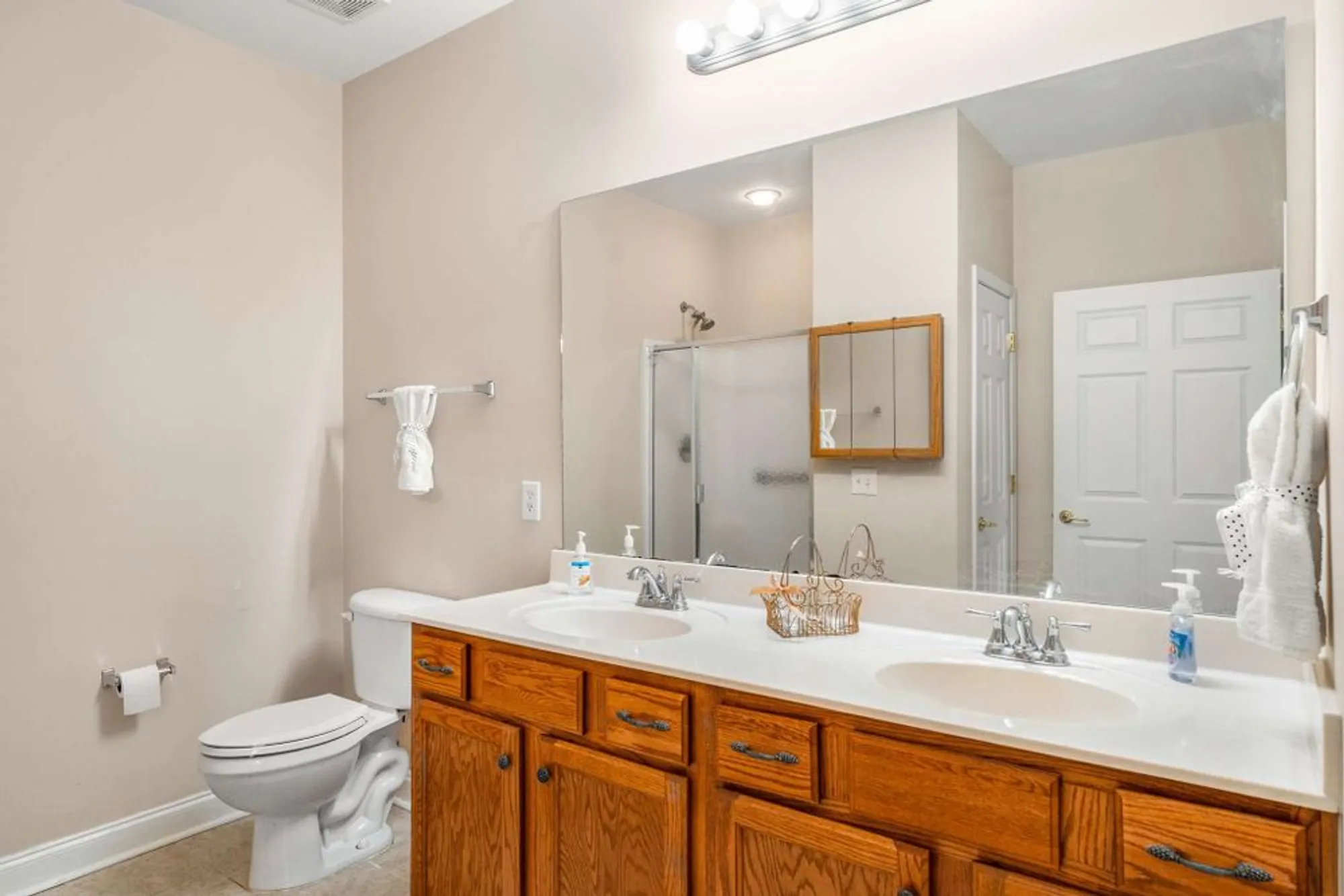 Property Slideshow image 34 of 47 | 215 wrennewood ln, Franklin, TN, 37064