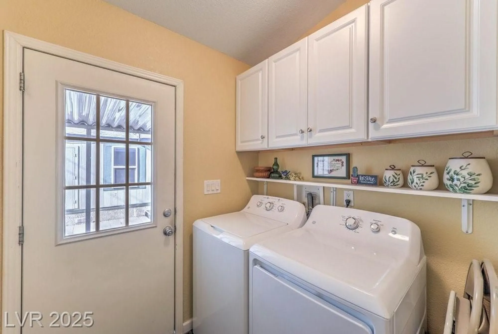 Property Slideshow image 14 of 41 | 361 montecito dr, Pahrump, NV, 89048