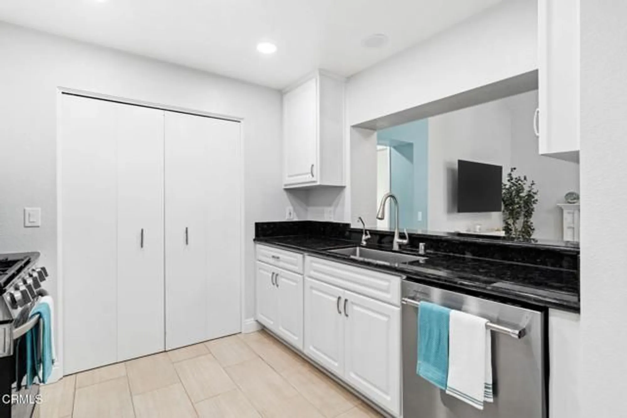 Property Slideshow image 24 of 53 | 2151 martinique ln, Oxnard, CA, 93035