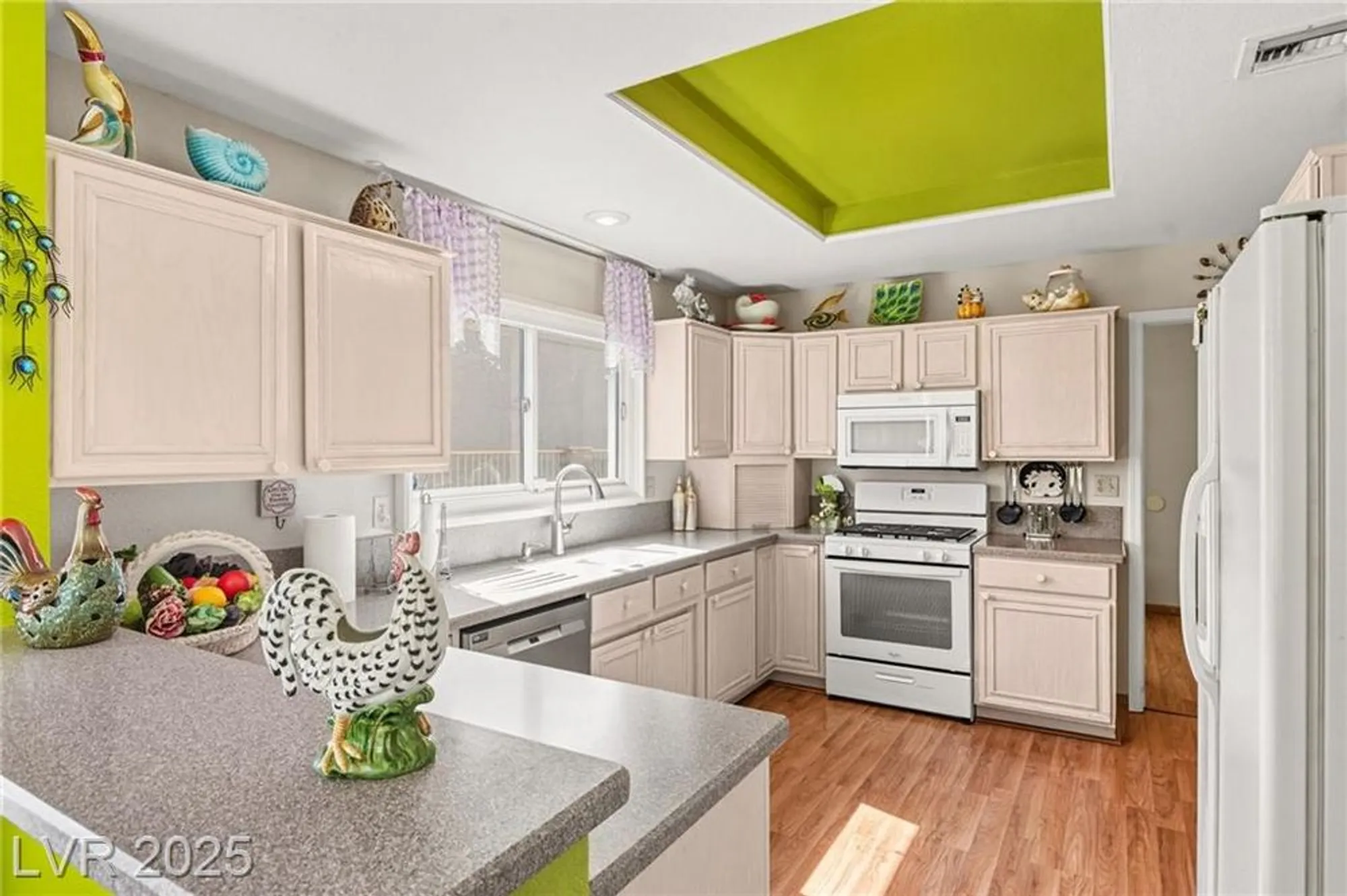 Property Slideshow image 8 of 26 | 2712 lotus hill dr, Las Vegas, NV, 89134