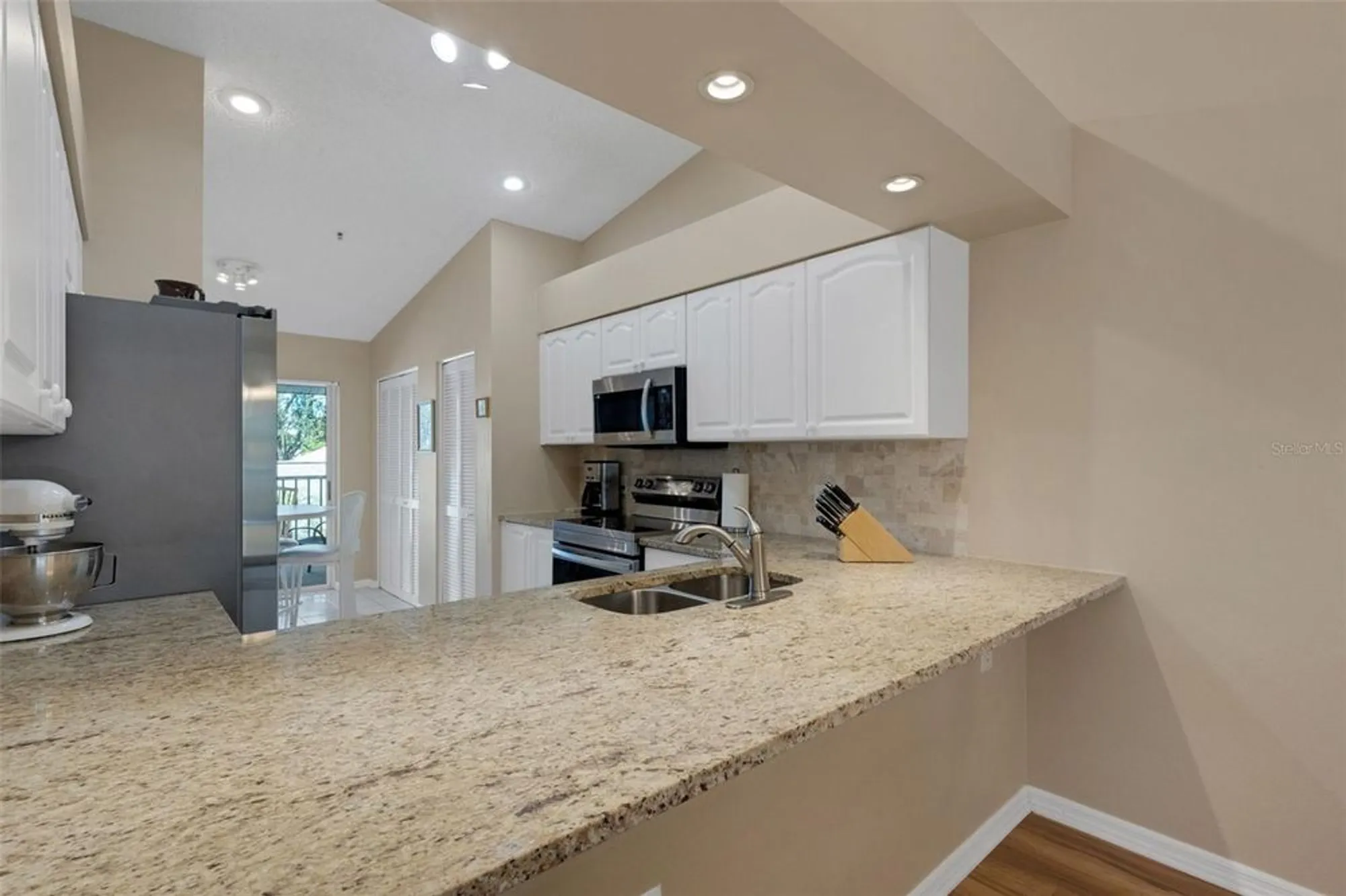 Property Slideshow image 13 of 58 | 6908 drewrys blf 712, Bradenton, FL, 34203