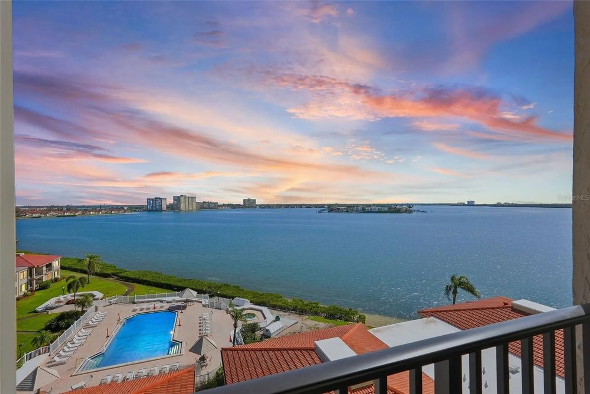 Property Slideshow image 4 of 42 | 6322 palma del mar blvd s apt 706, St Petersburg, FL, 33715