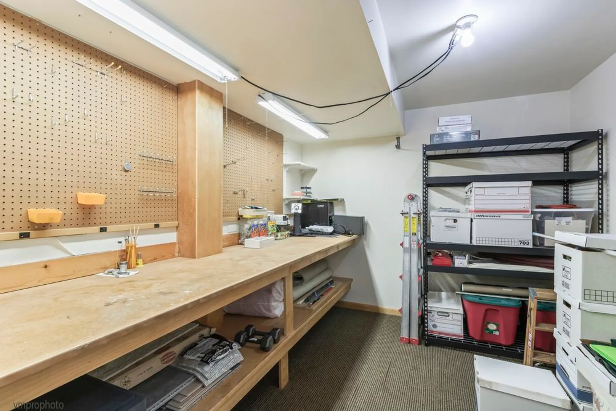 Property Slideshow image 30 of 37 | 68 thornhill ln, Lake Barrington, IL, 60010