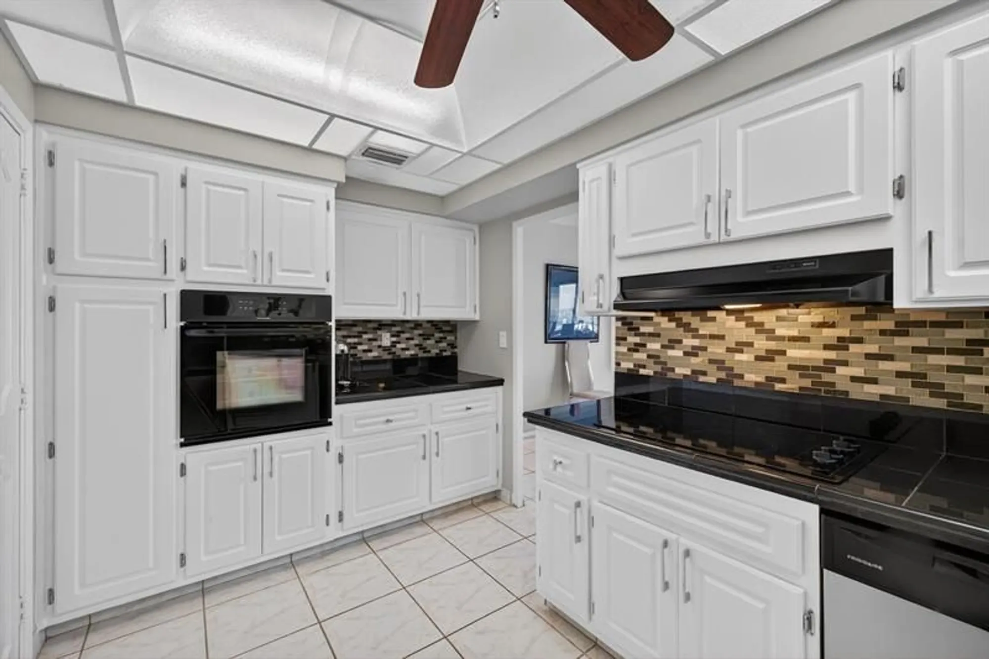 Property Slideshow image 12 of 35 | 3233 ne 34th st apt 814, Fort Lauderdale, FL, 33308