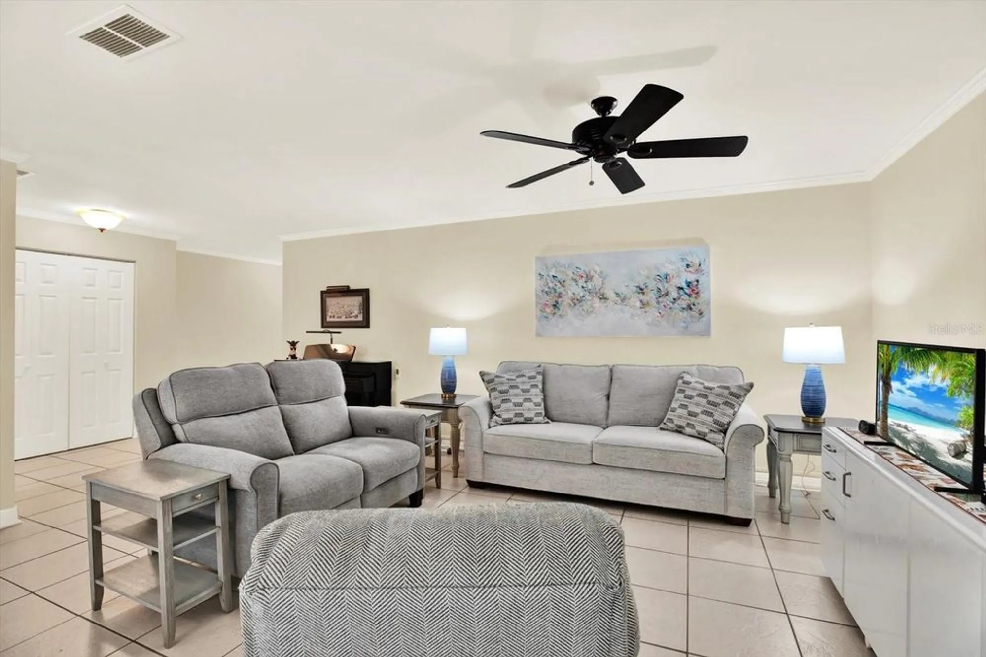 Property Slideshow image 7 of 38 | 5501 80th st n unit 206, Saint Petersburg, FL, 33709