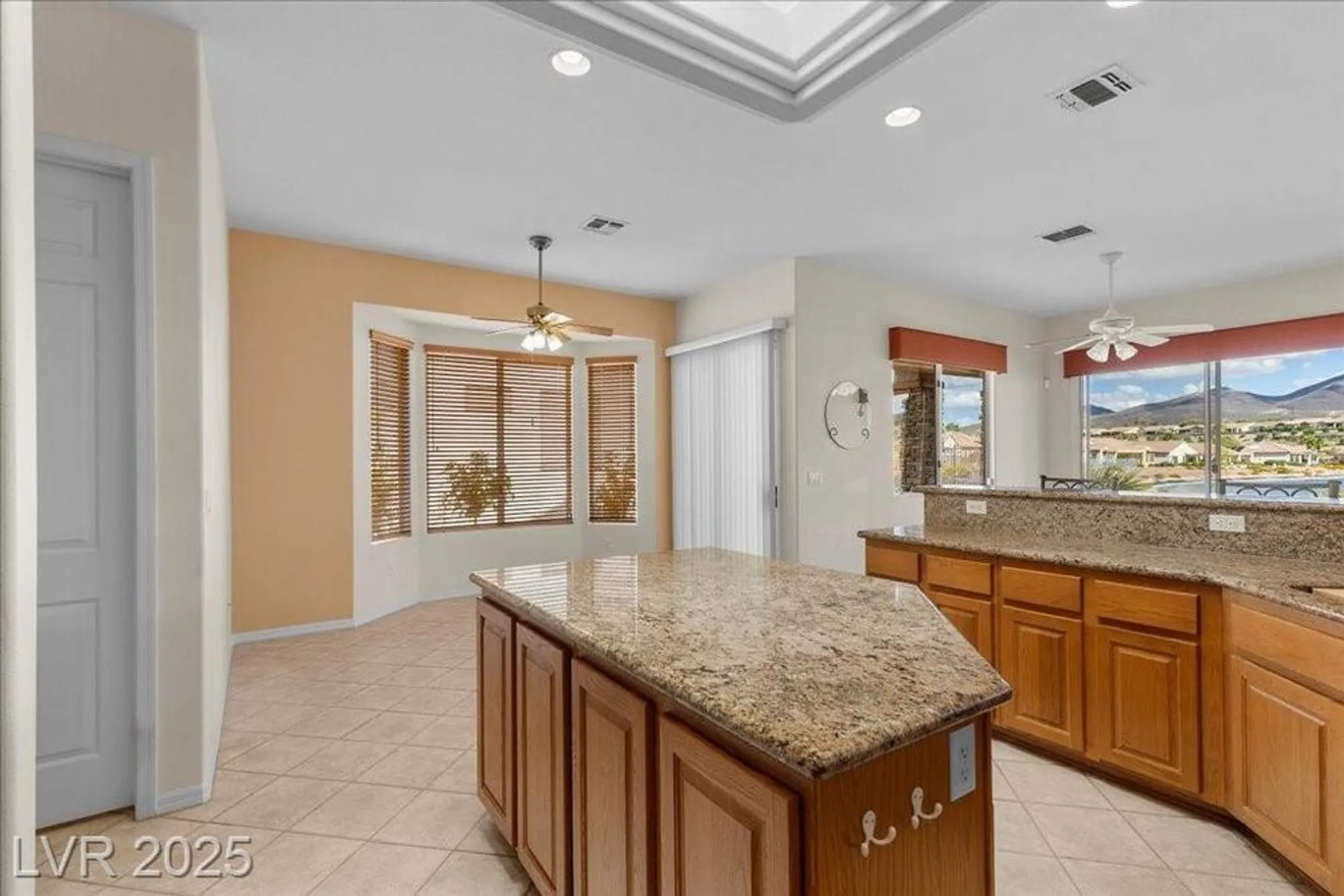 Property Slideshow image 18 of 45 | 2725 olivia heights ave, Henderson, NV, 89052