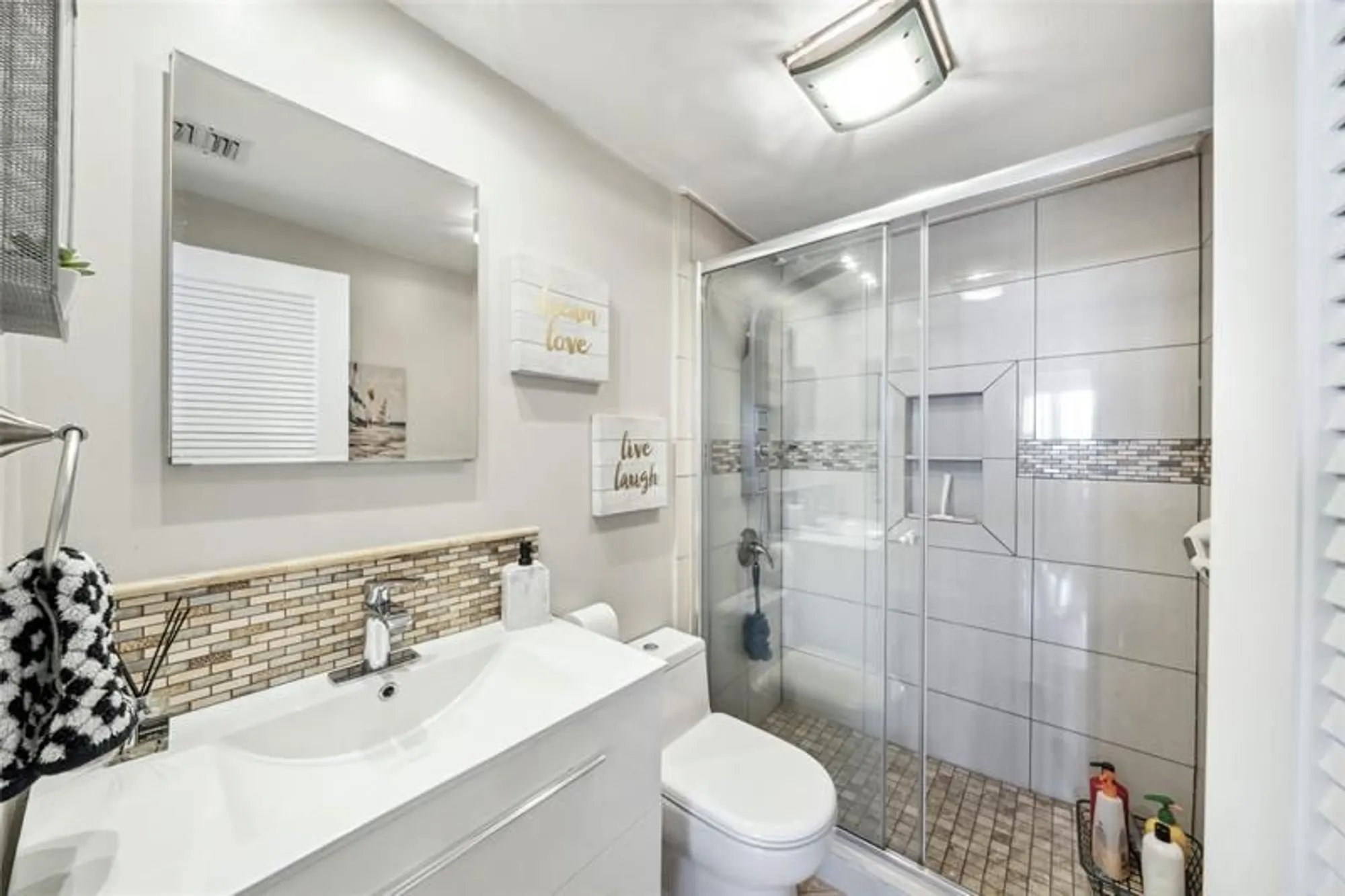 Property Slideshow image 18 of 30 | 3200 ne 36th st apt 1417, Fort Lauderdale, FL, 33308