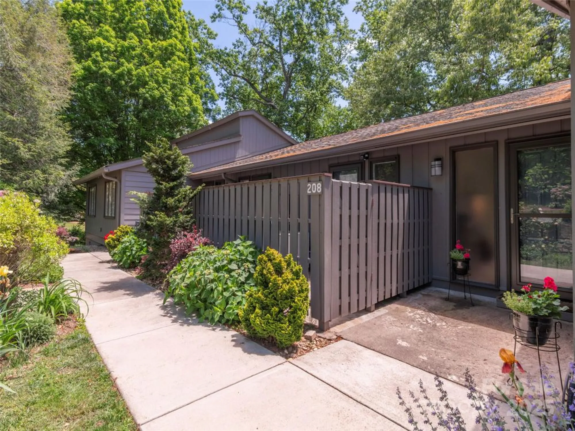 Property Slideshow image 3 of 25 | 208 crowfields dr, Asheville, NC, 28803