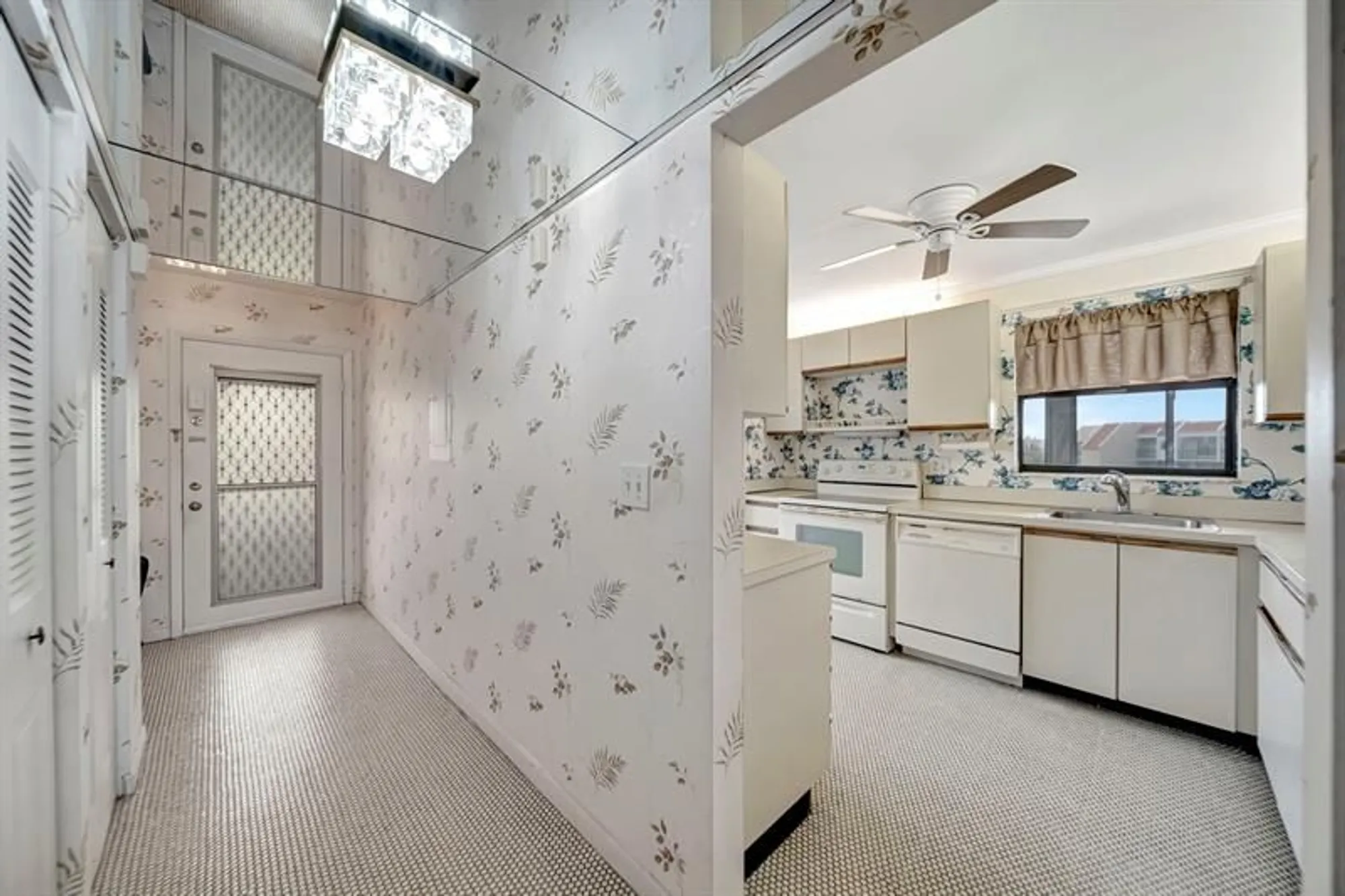 Property Slideshow image 12 of 61 | 3521 environ blvd b501, Lauderhill, FL, 33319