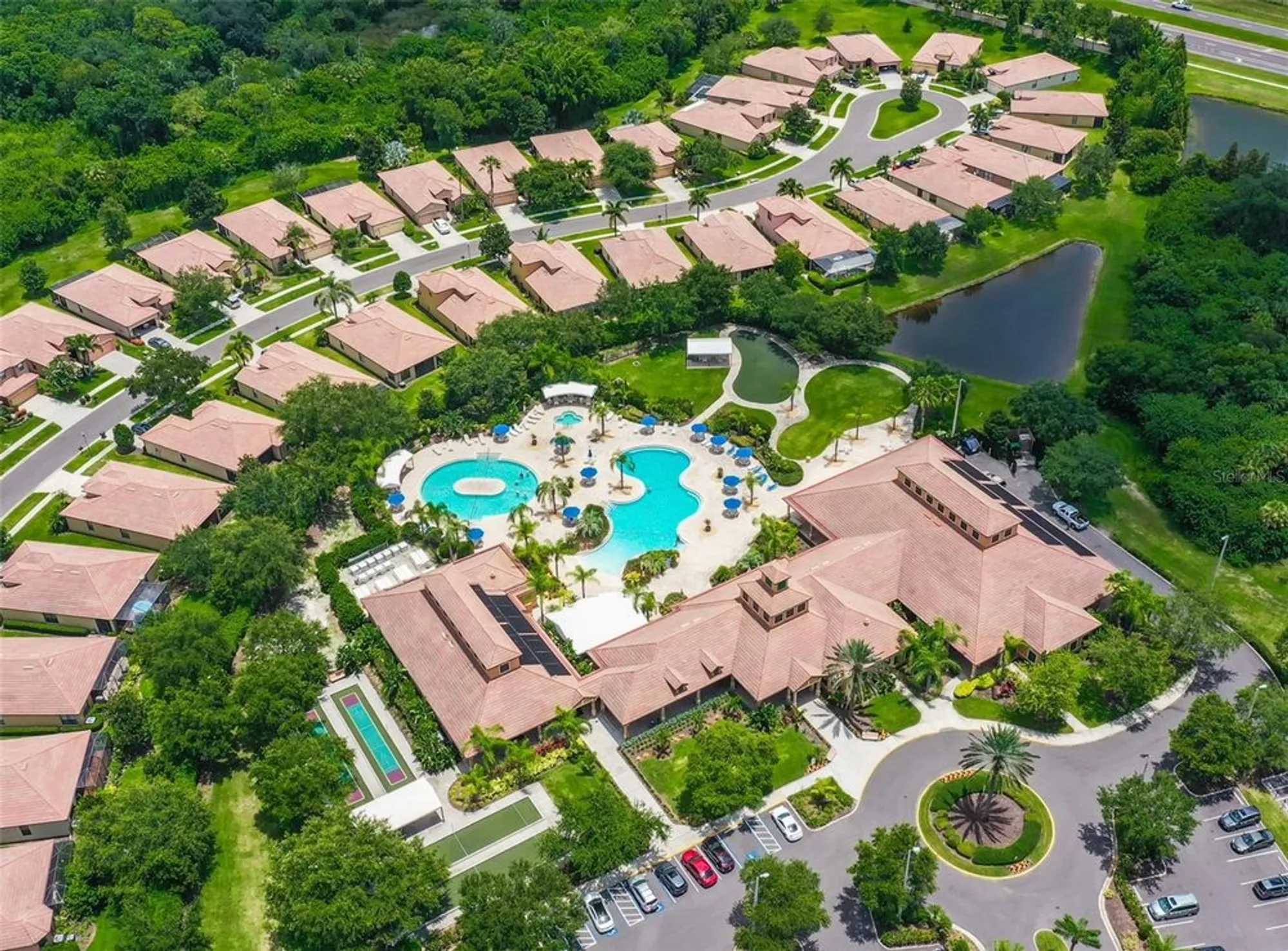 Property Slideshow image 47 of 70 | 329 bluewater falls ct, Apollo Beach, FL, 33572
