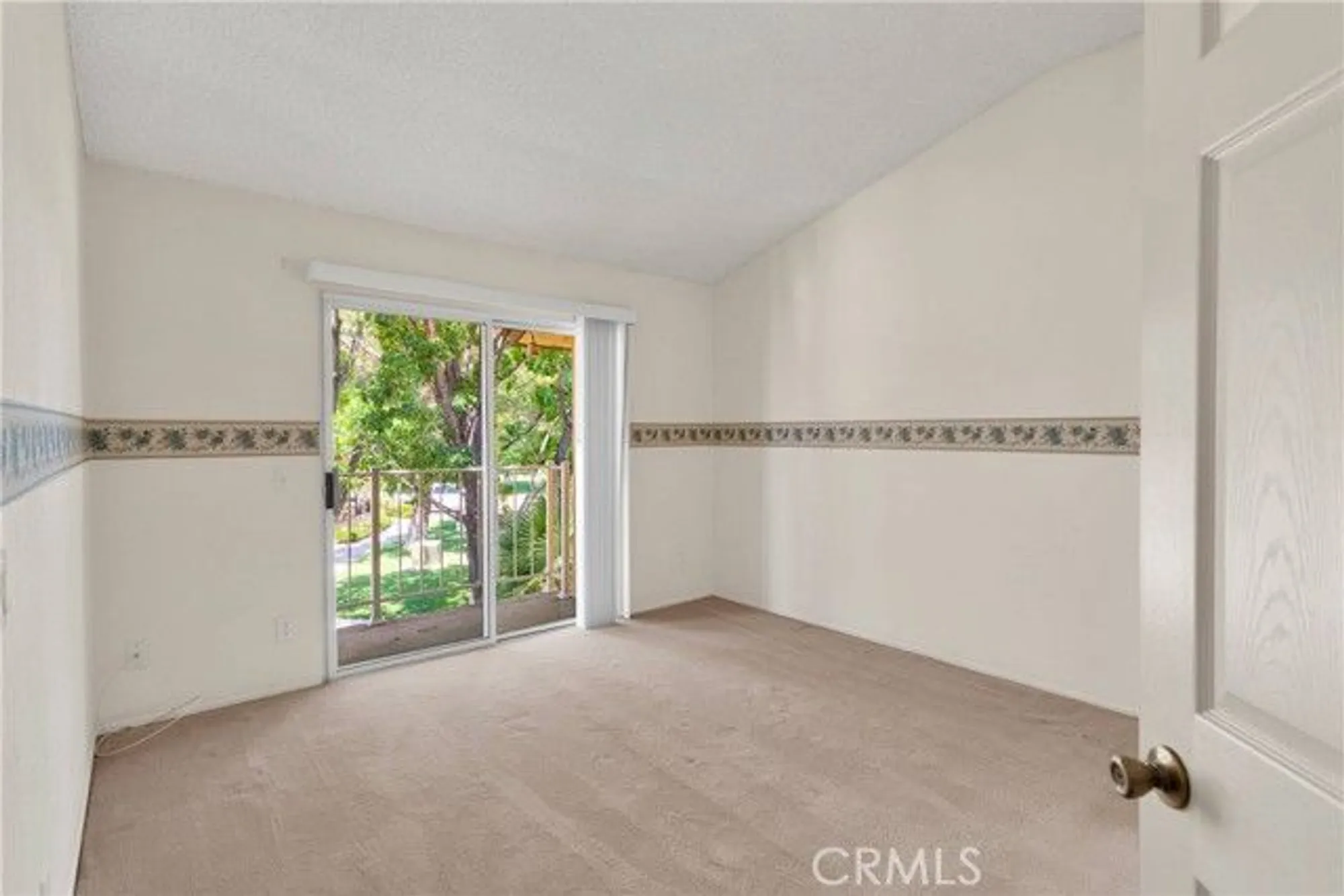 Property Slideshow image 14 of 39 | 19121 palo verde dr, Apple Valley, CA, 92308