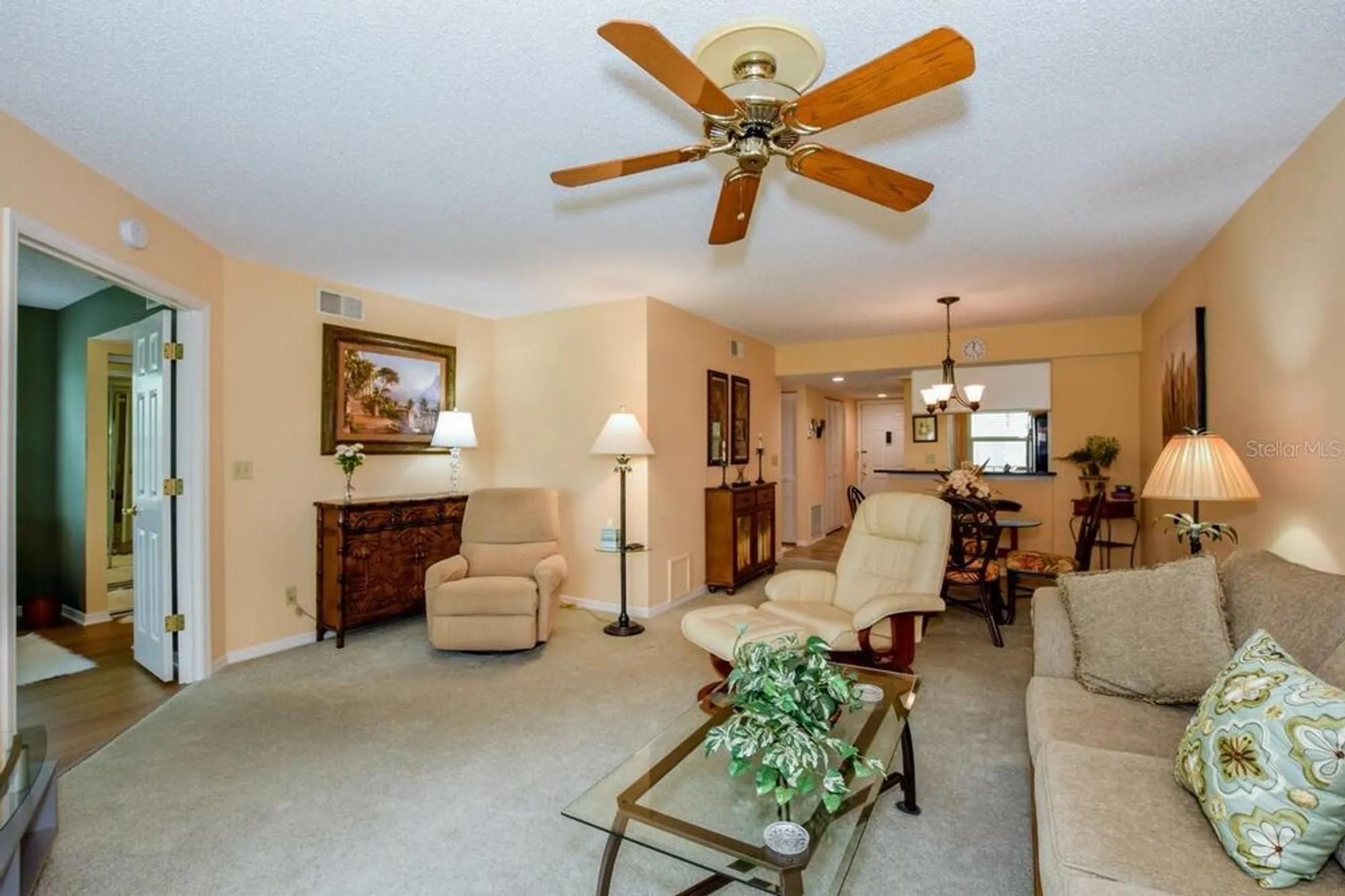 Property Slideshow image 9 of 44 | 433 cerromar ln 438, Venice, FL, 34293