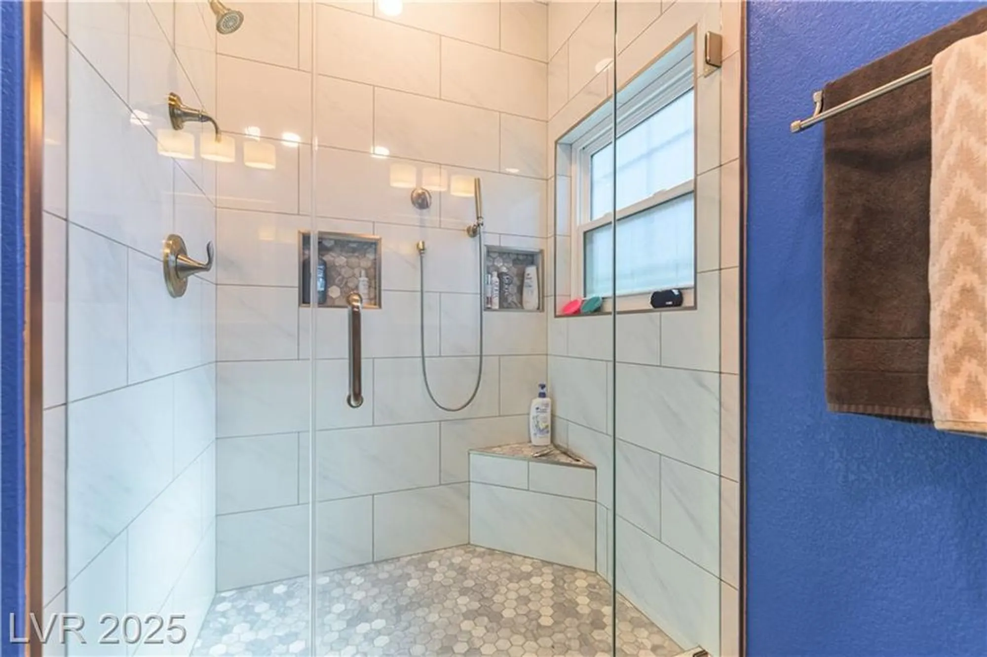 Property Slideshow image 18 of 42 | 5600 segolilly cir, Las Vegas, NV, 89130