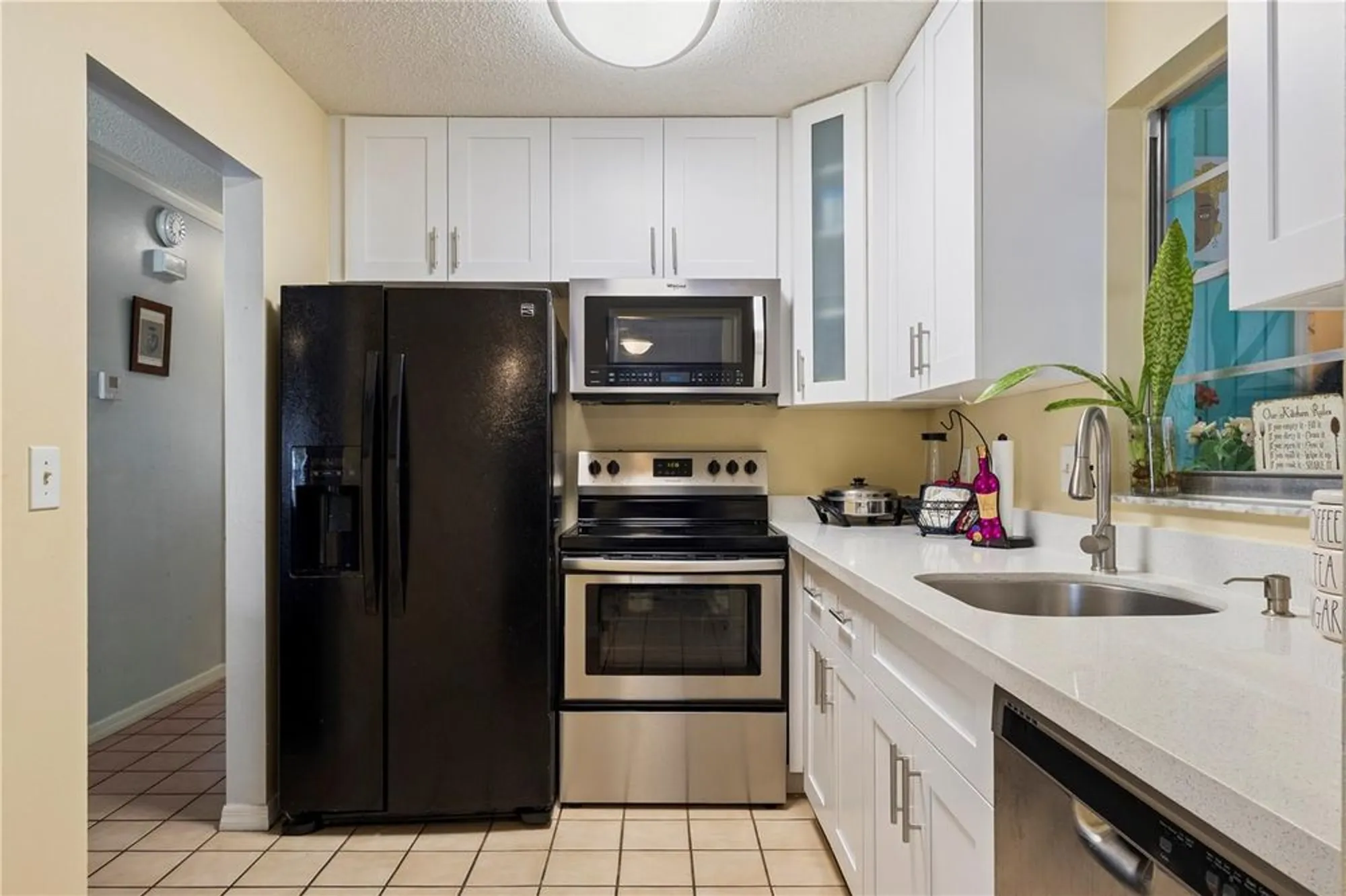 Property Slideshow image 12 of 34 | 409 feltham trl b, Sun City Center, FL, 33573