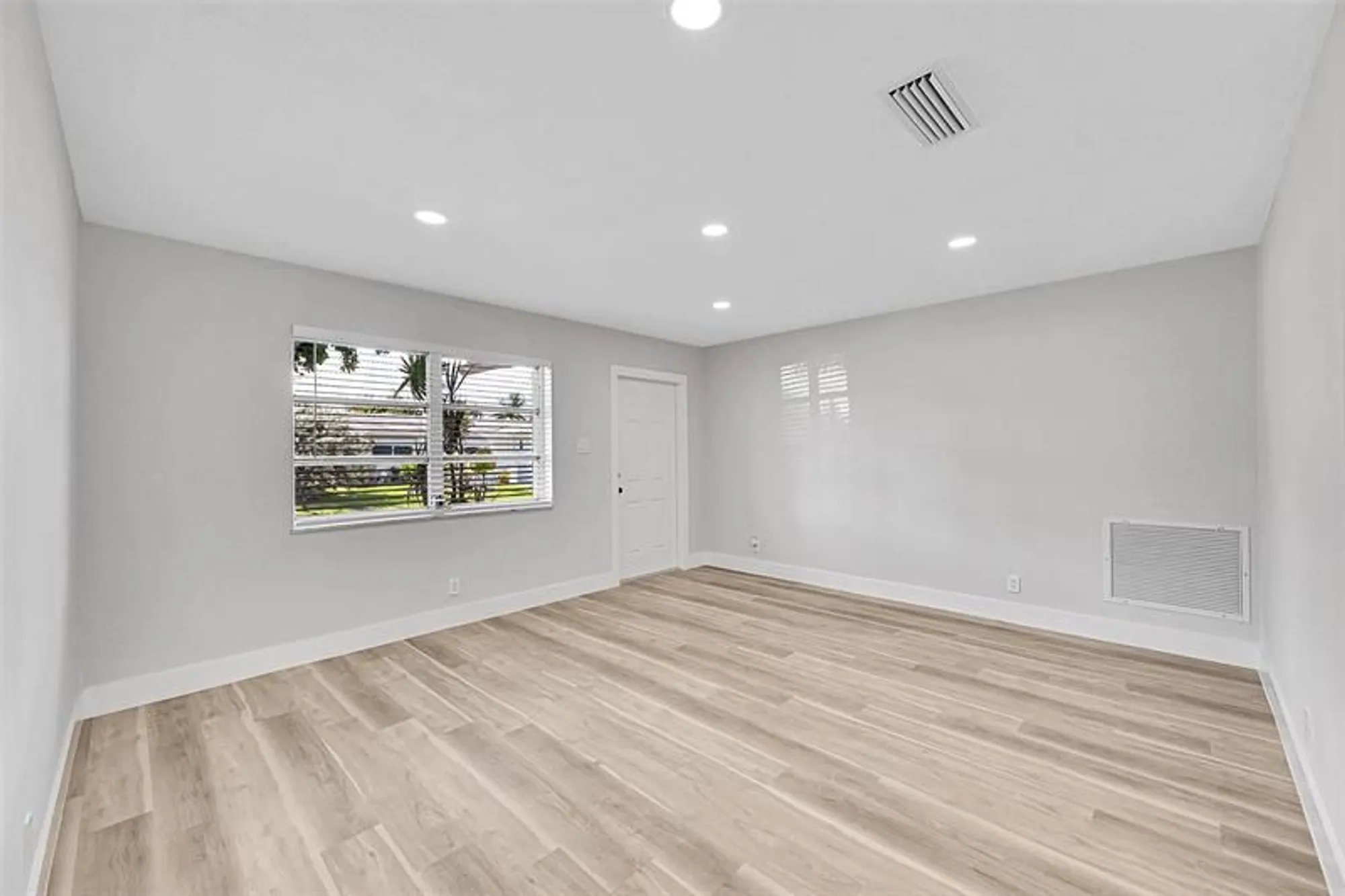 Property Slideshow image 8 of 35 | 6925 nw 11th st, Margate, FL, 33063