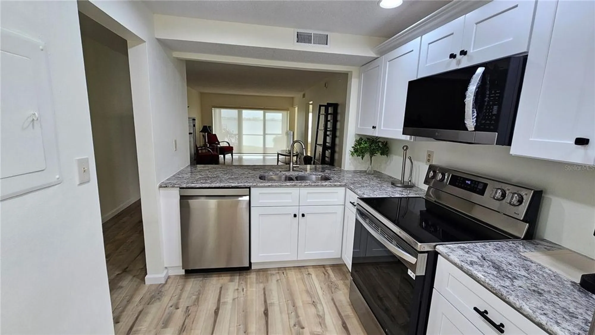 Property Slideshow image 10 of 32 | 6177 sun blvd apt 108, St Petersburg, FL, 33715