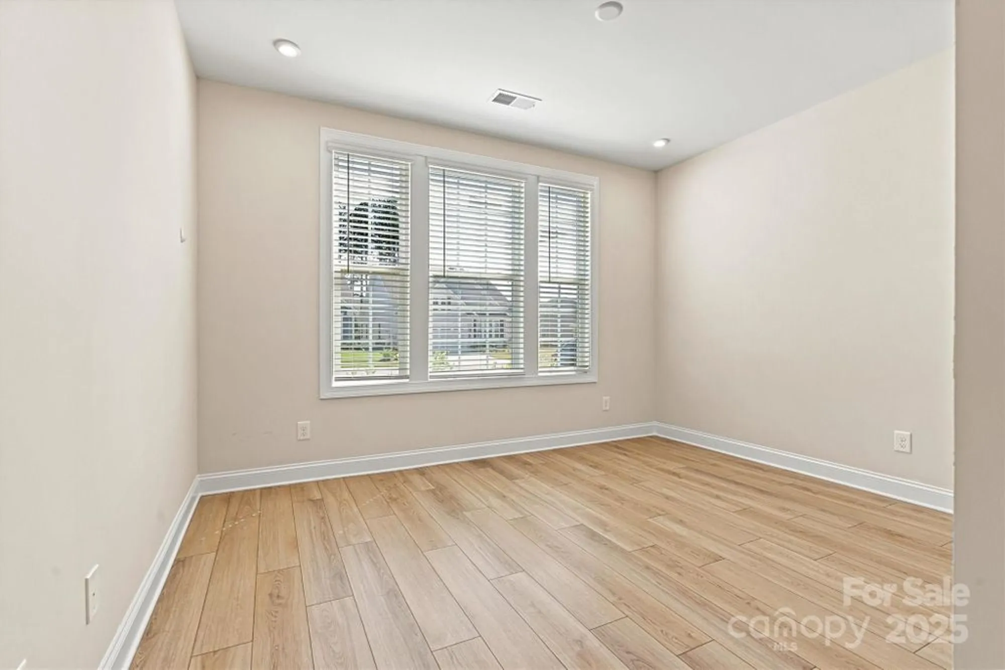 Property Slideshow image 25 of 48 | 7332 jolly brook dr, Charlotte, NC, 28215