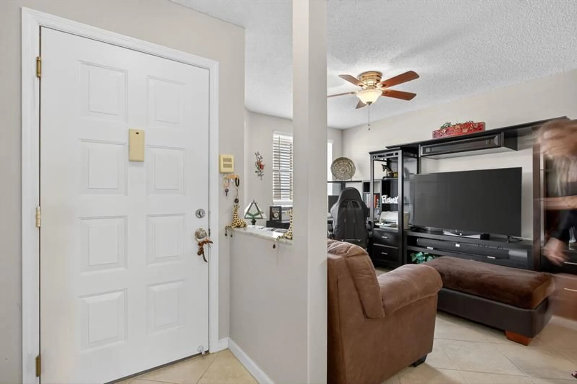 Property Slideshow image 4 of 56 | 7445 fairfax dr 209, Tamarac, FL, 33321