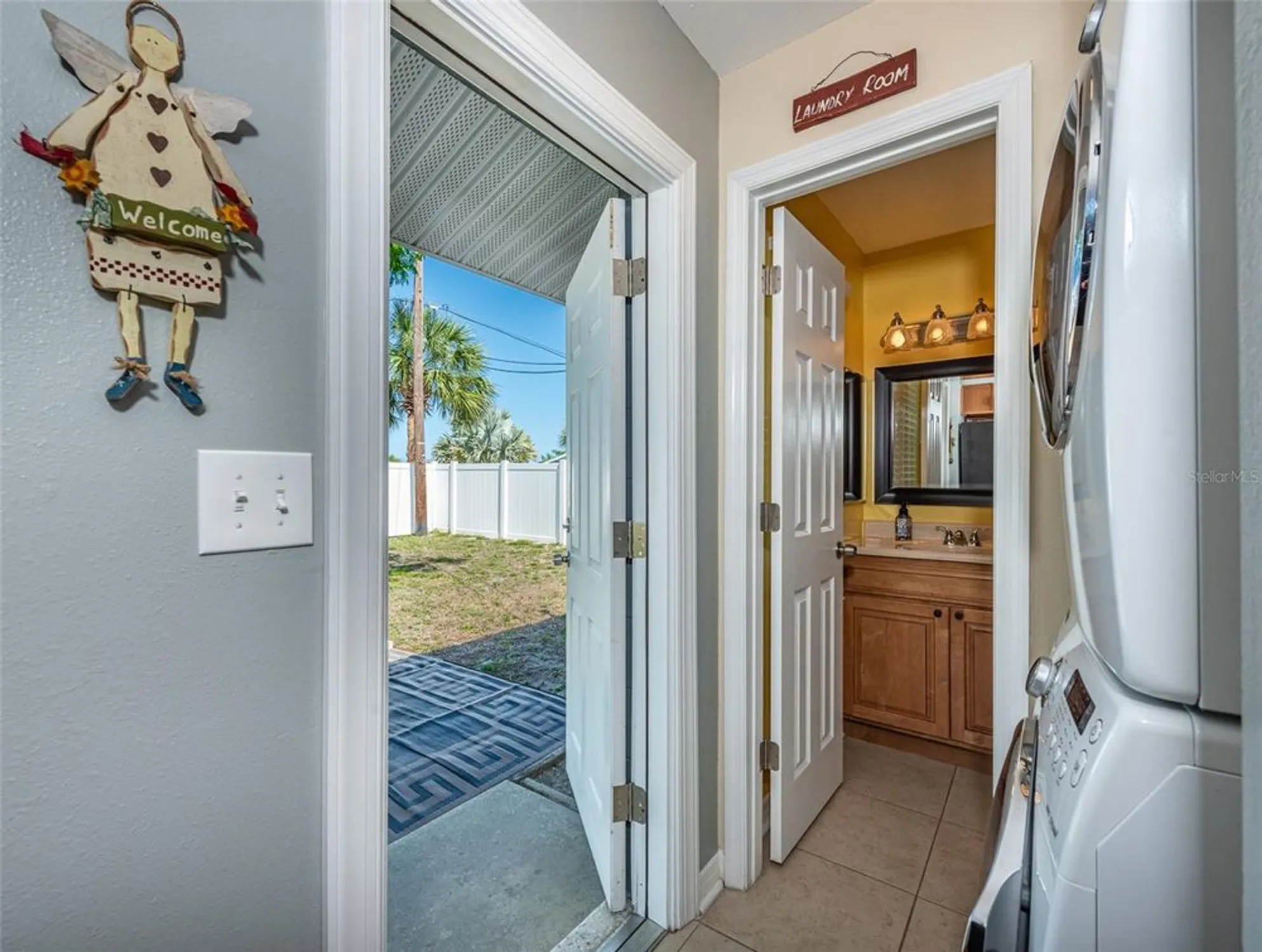 Property Slideshow image 17 of 24 | 906 hacienda dr, Sun City Center, FL, 33573