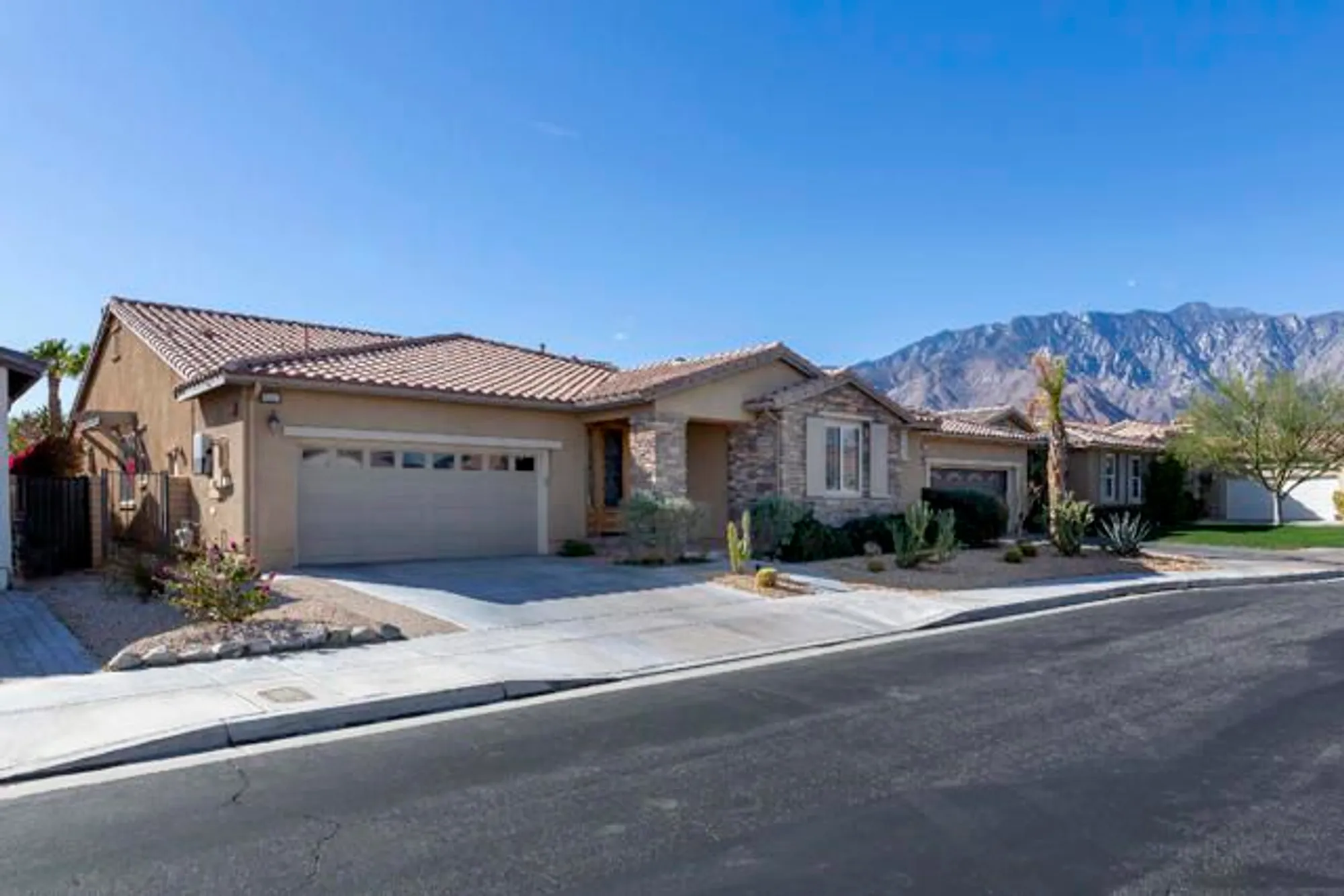 Property Slideshow image 1 of 54 | 1933 savanna way, Palm Springs, CA, 92262