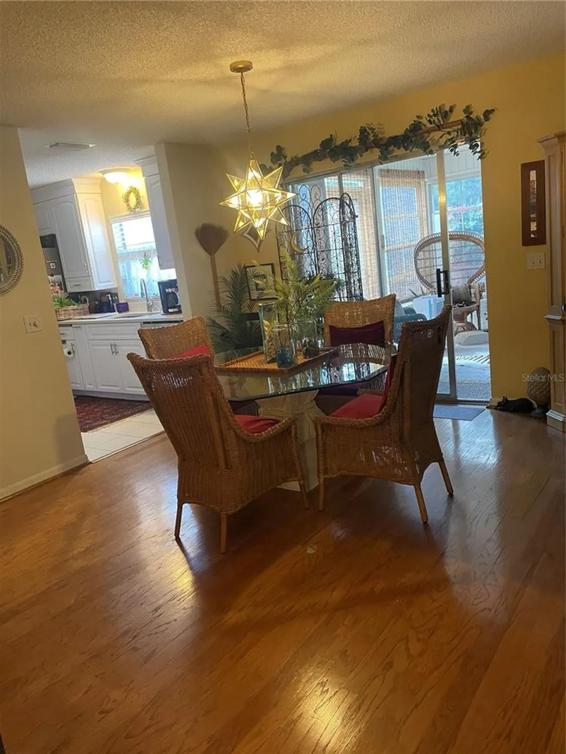 Property Slideshow image 4 of 7 | 1025 avalon ave, Lady Lake, FL, 32159