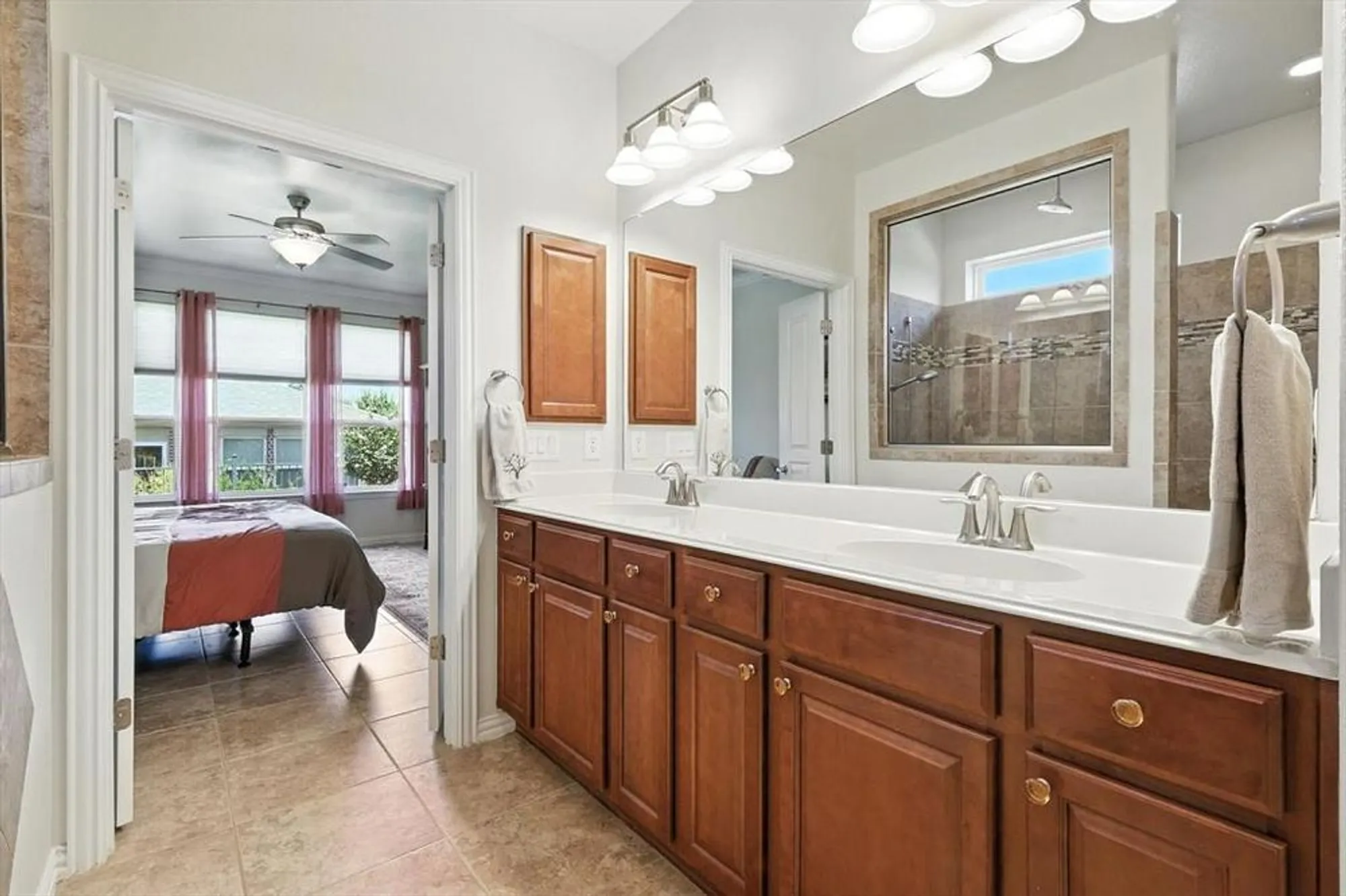 Property Slideshow image 22 of 40 | 2528 oyster bay dr, Frisco, TX, 75036