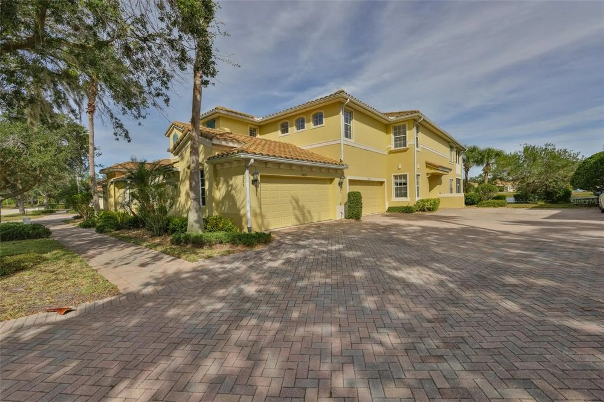 Property Slideshow image 4 of 53 | 1324 emerald dunes dr, Sun City Center, FL, 33573