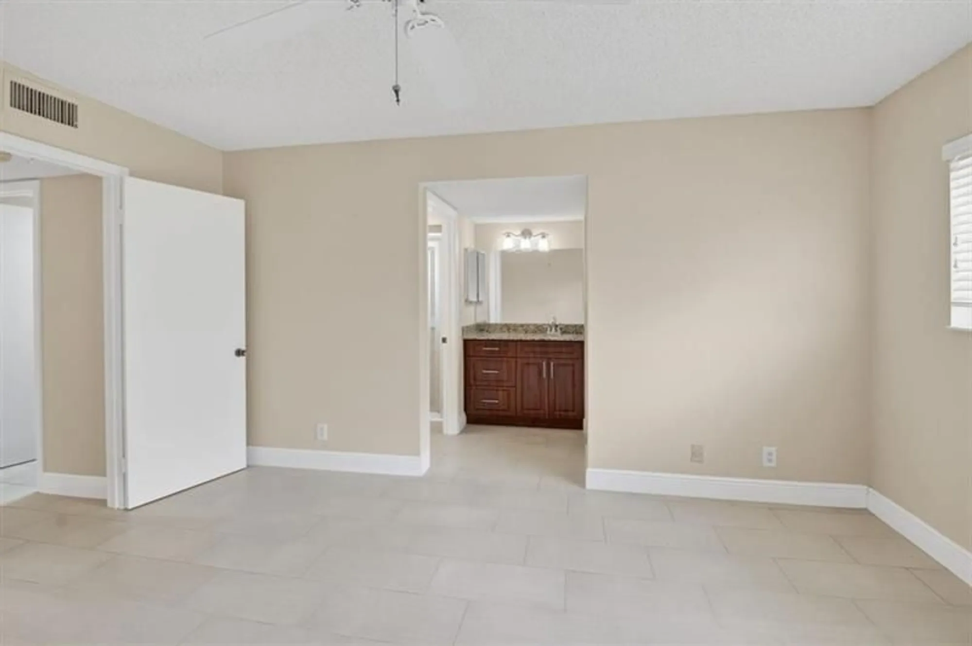 Property Slideshow image 20 of 39 | 5370 las verdes cir apt 319, Delray Beach, FL, 33484