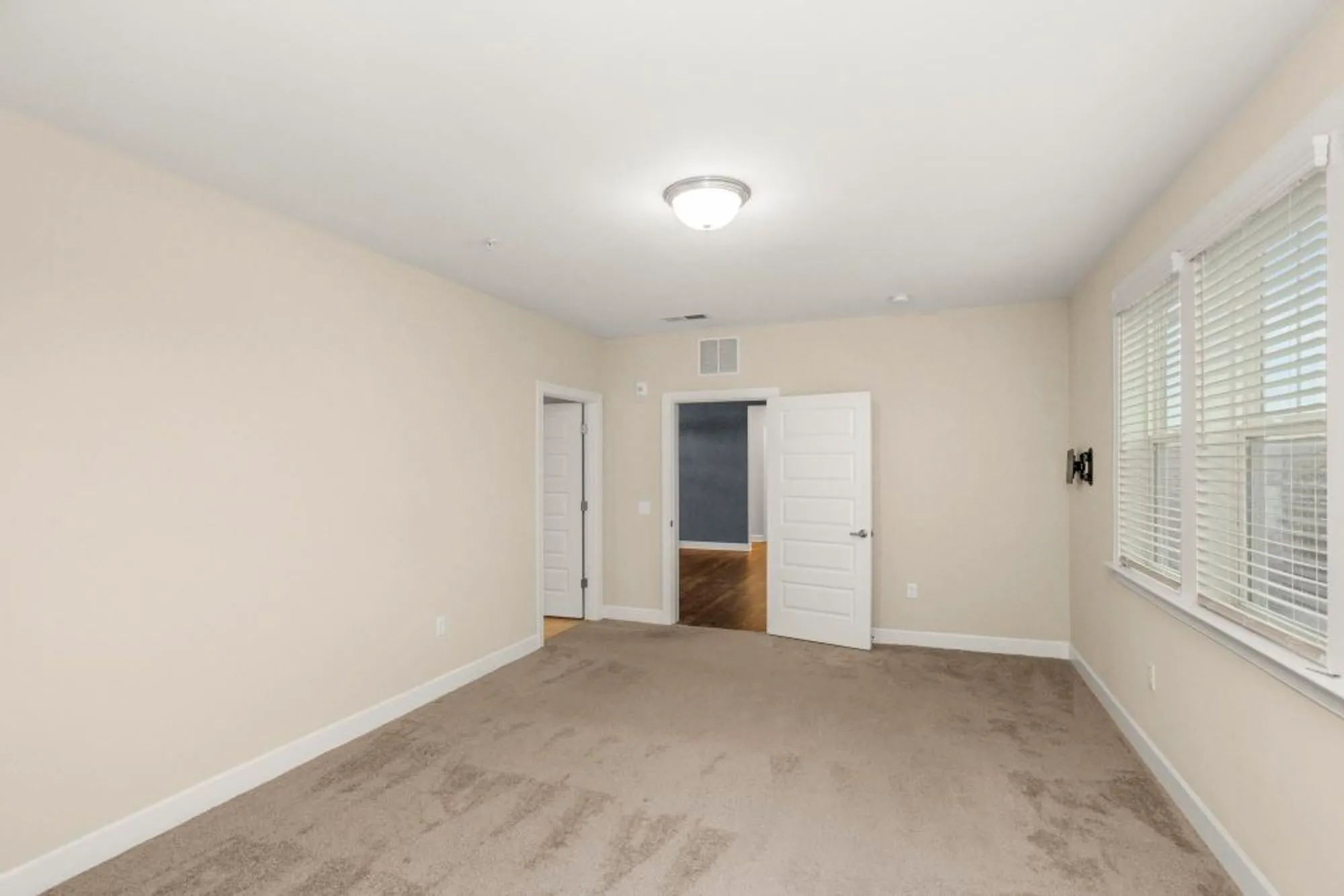 Property Slideshow image 16 of 60 | 141 saundersville rd apt 1402, Hendersonville, TN, 37075