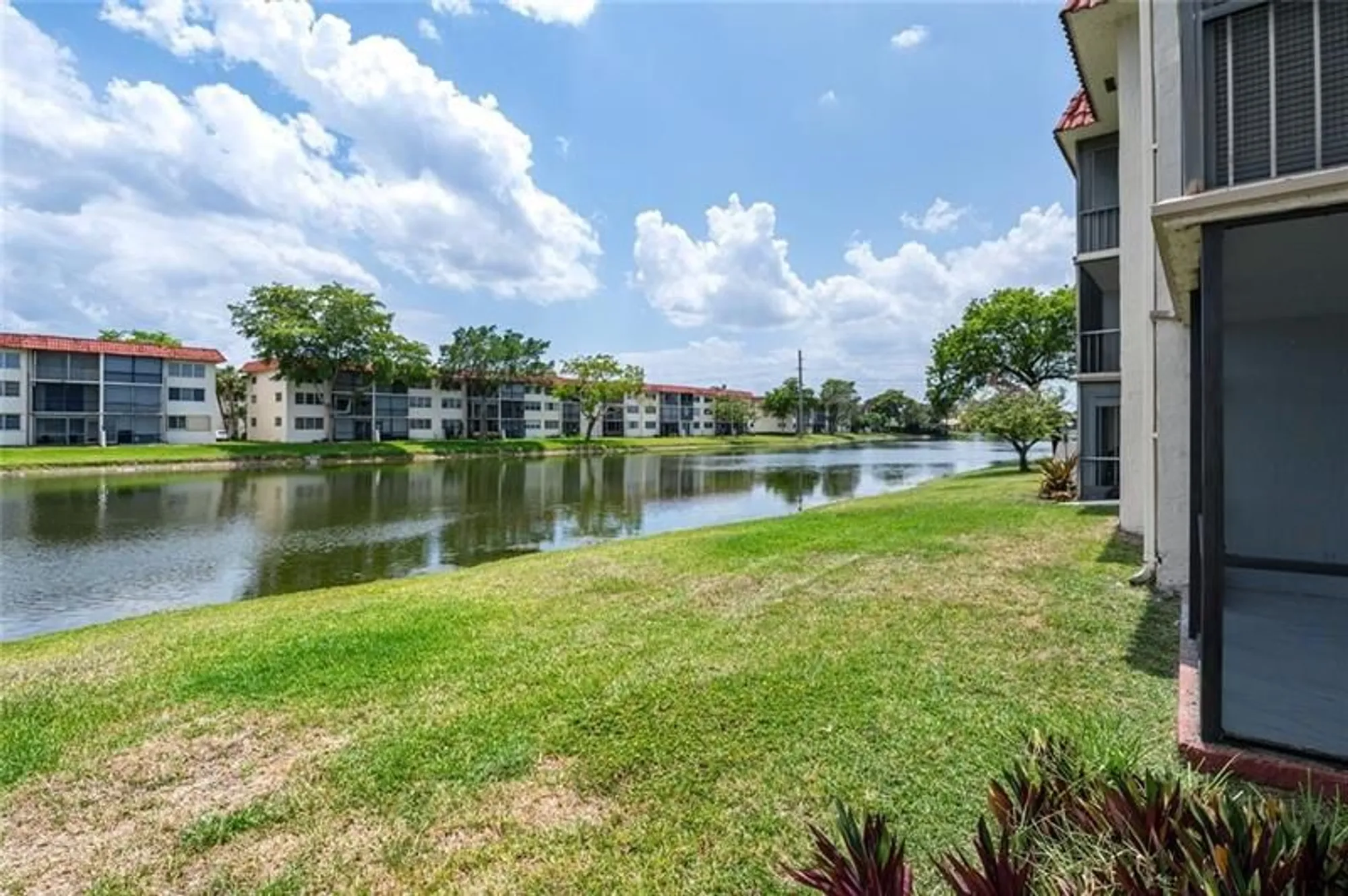 Property Slideshow image 15 of 28 | 361 s hollybrook dr 105, Pembroke Pines, FL, 33025