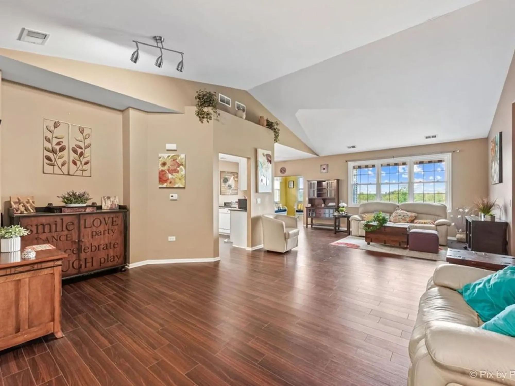 Property Slideshow image 5 of 32 | 17228 como ave, Lockport, IL, 60441