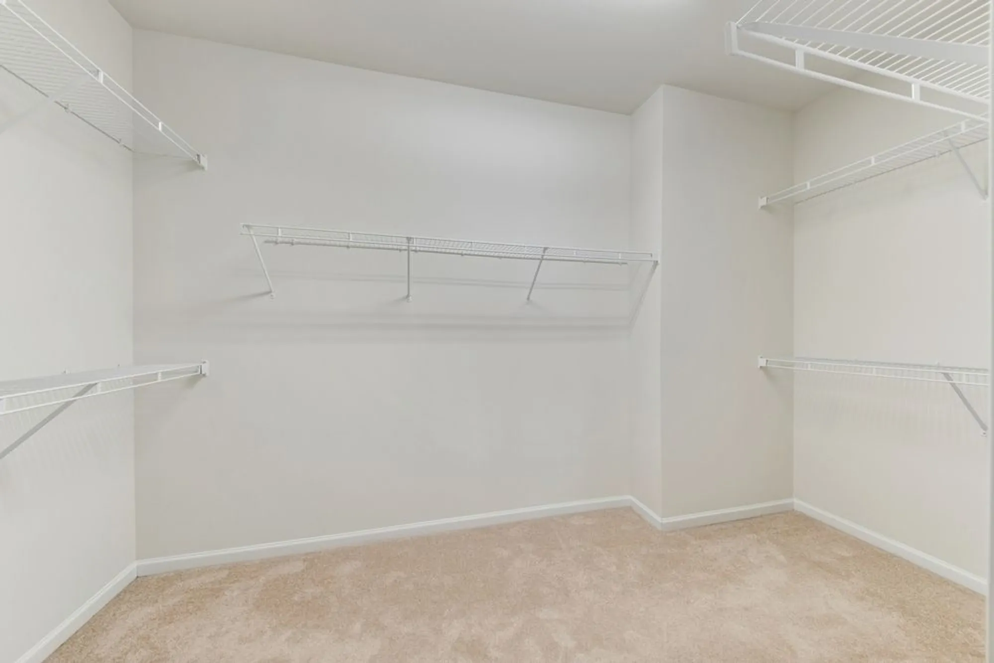 Property Slideshow image 13 of 19 | 2864 edgewater dr, Elgin, IL, 60124