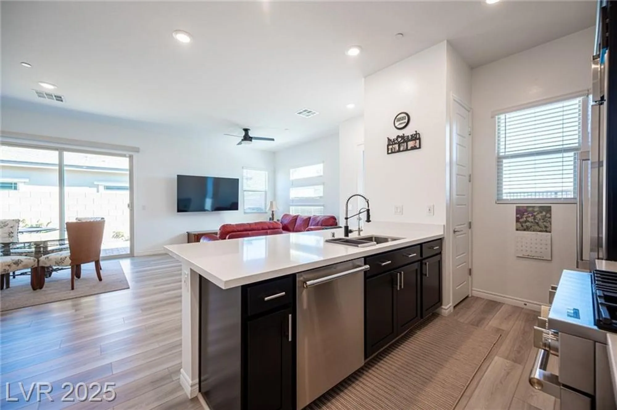 Property Slideshow image 20 of 46 | 932 belleforte ln, Las Vegas, NV, 89138