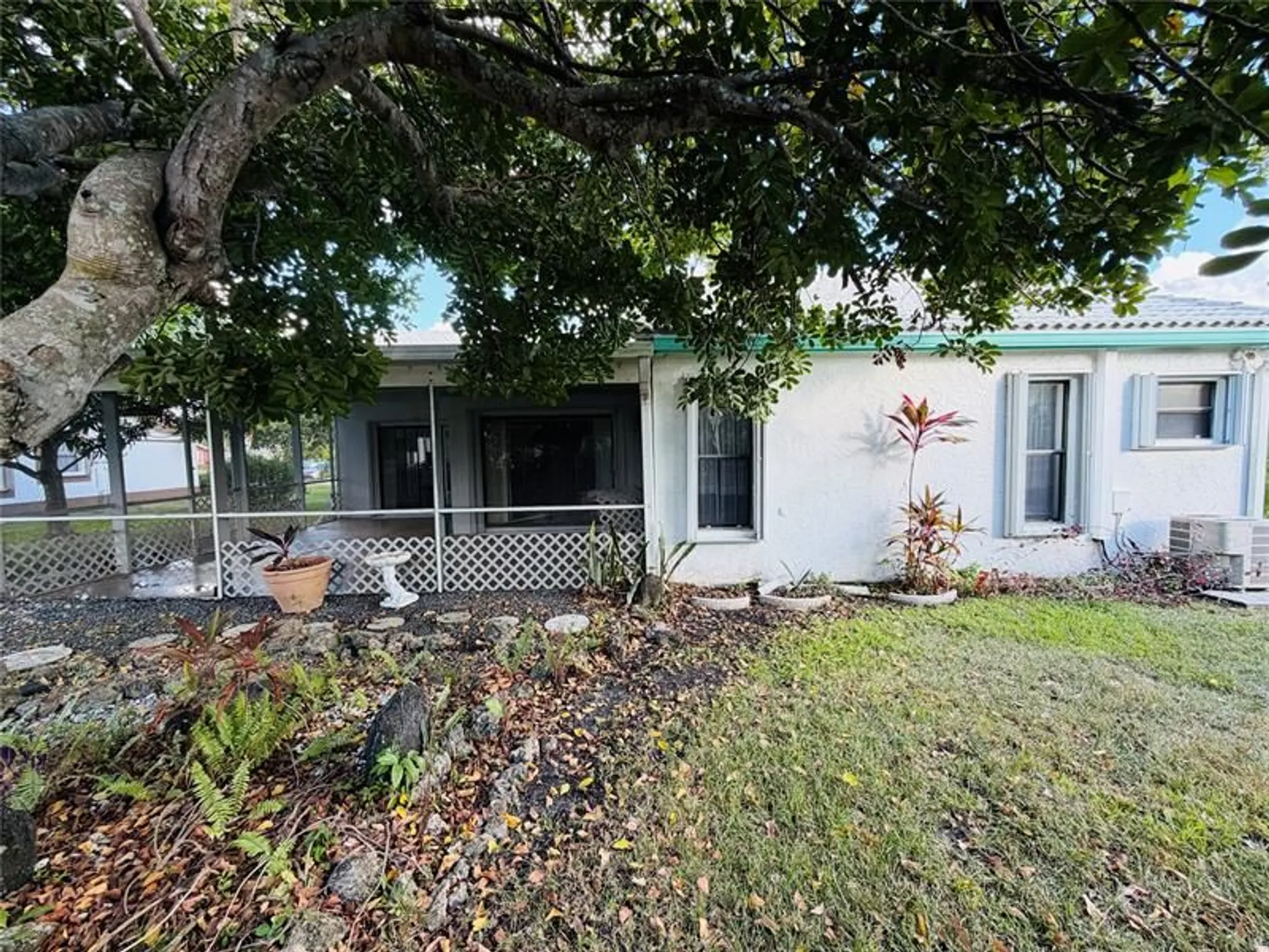 Property Slideshow image 25 of 29 | 7013 nw 107th ave, Tamarac, FL, 33321