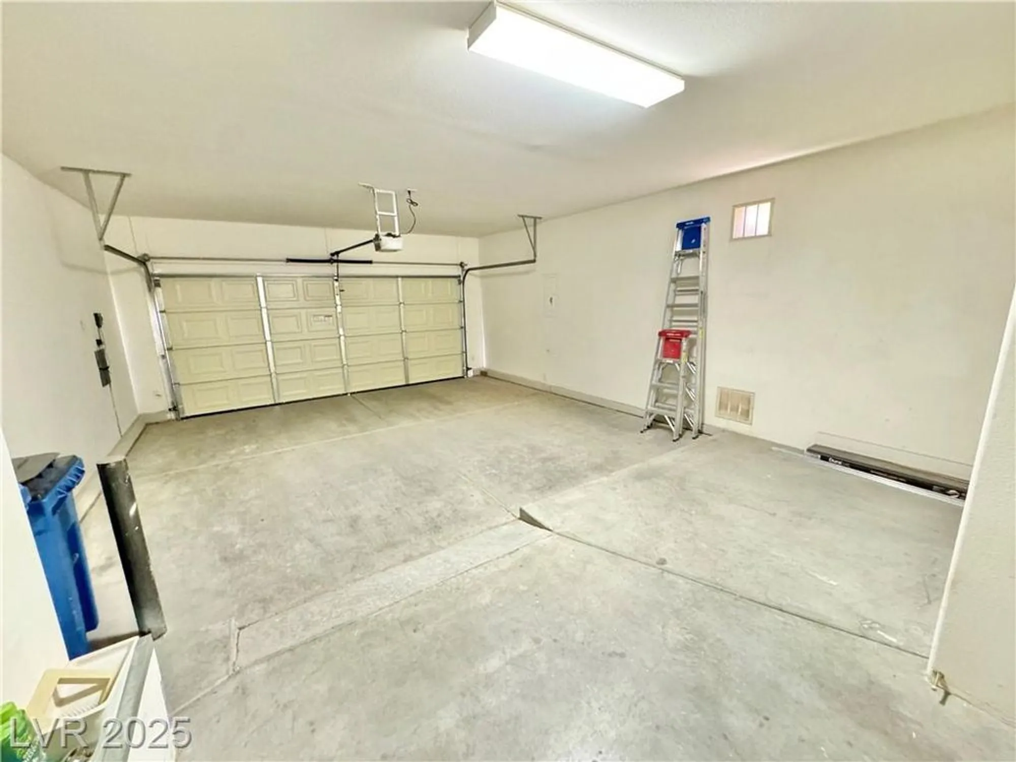 Property Slideshow image 32 of 98 | 10316 bent brook pl, Las Vegas, NV, 89134