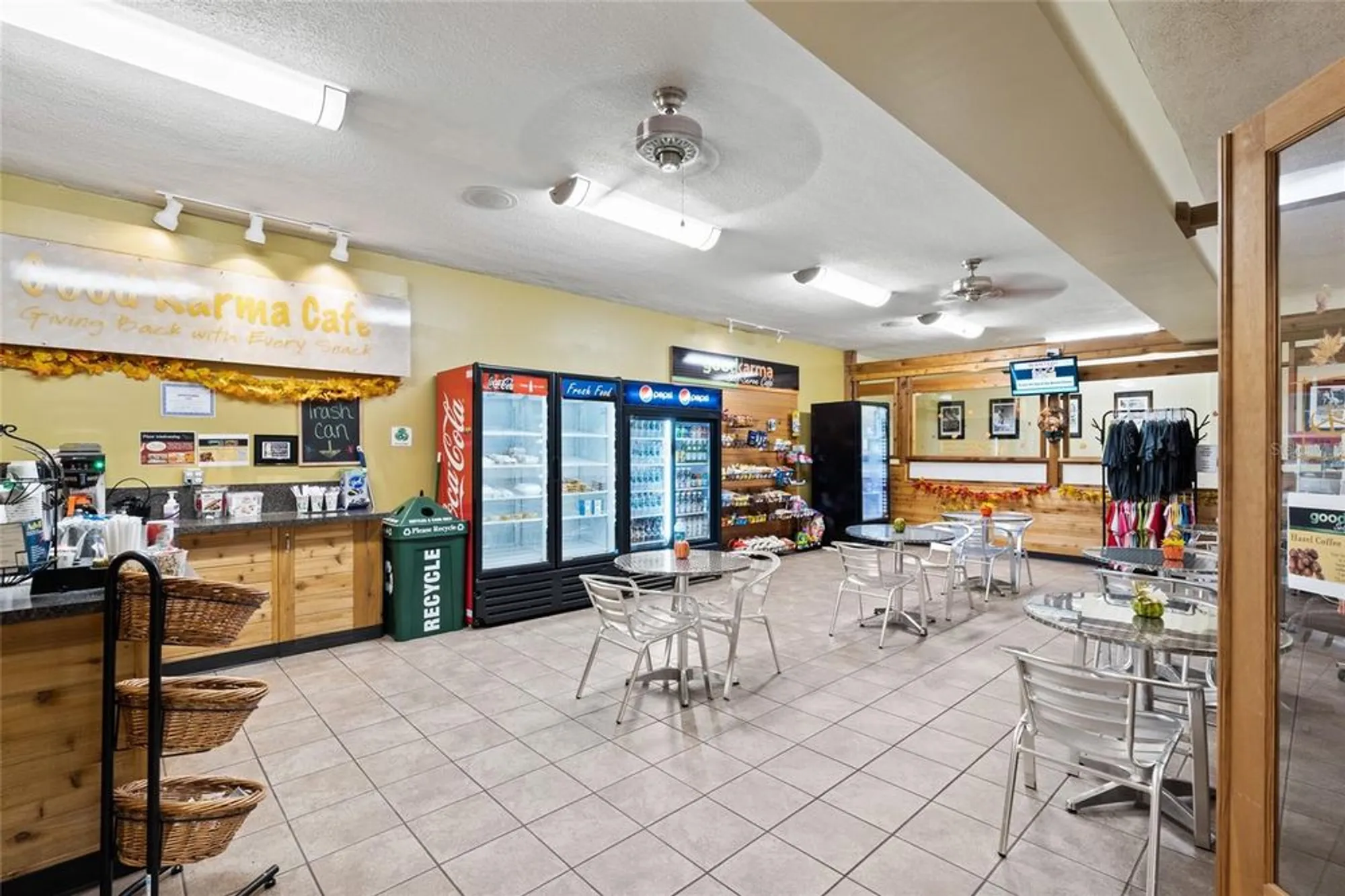 Property Slideshow image 39 of 42 | 2416 world parkway blvd 26, Clearwater, FL, 33763