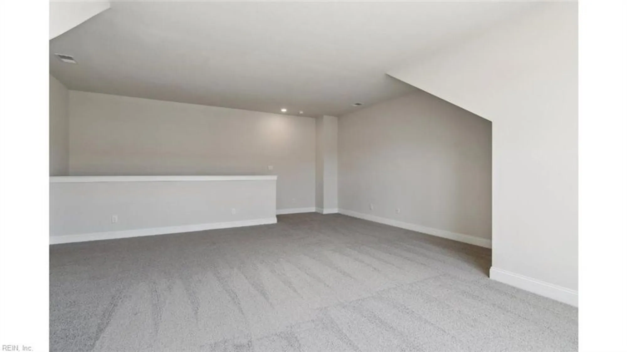 Property Slideshow image 23 of 34 | 2212 edwin dr, Chesapeake, VA, 23322